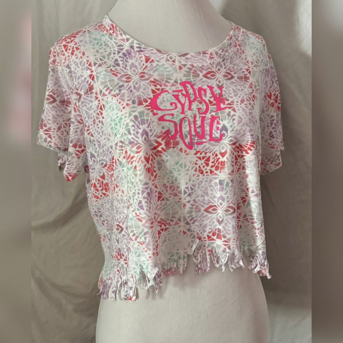 Aeropostale Gypsy Soul, Reworked, Kaleidoscope Print, Cropped Baby Tee Size S / US 4 / IT 40 - 3 Thumbnail
