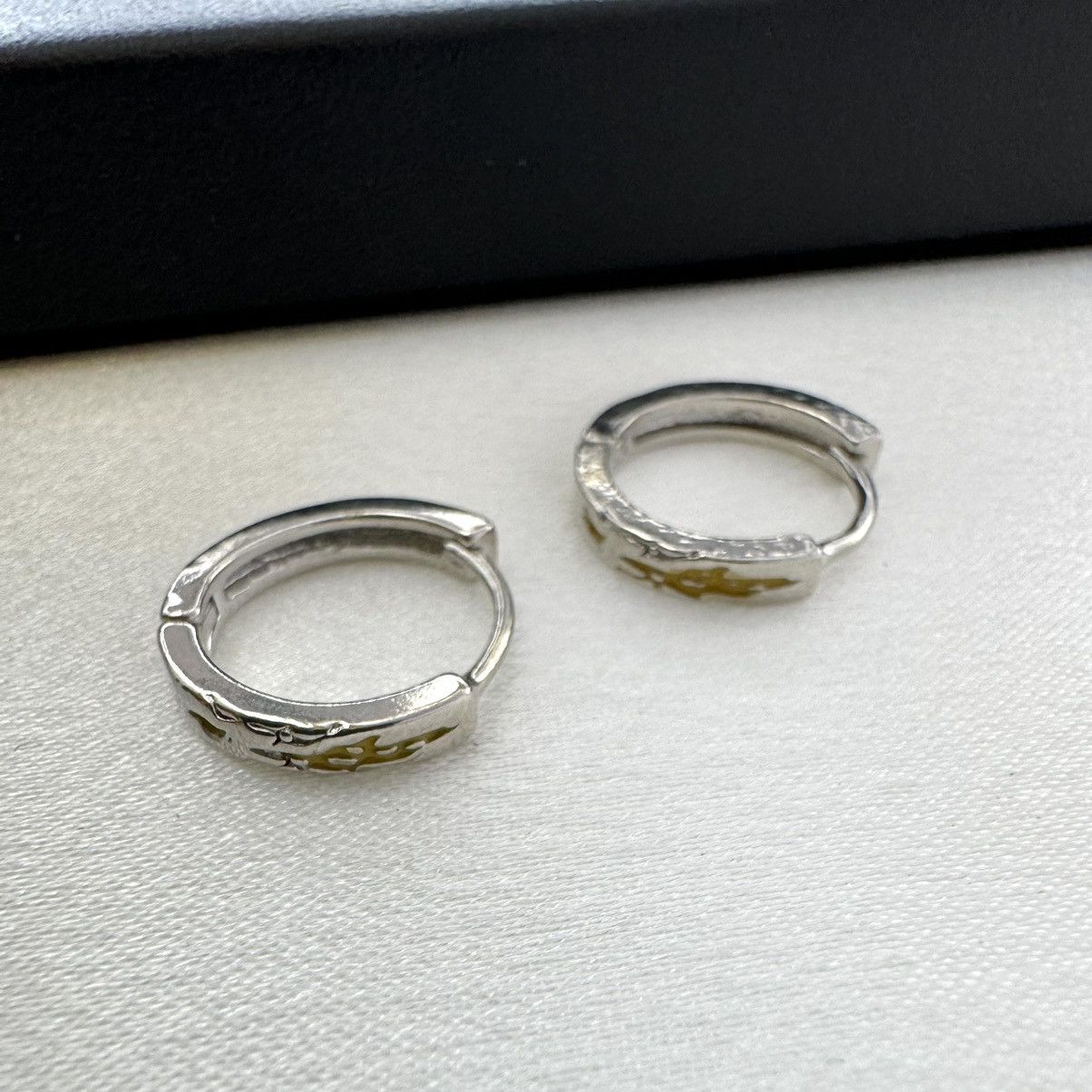 Designer 15mm Small Hoop Earrings for Men Women Unisex Hip Hop Style Size ONE SIZE - 2 Thumbnail