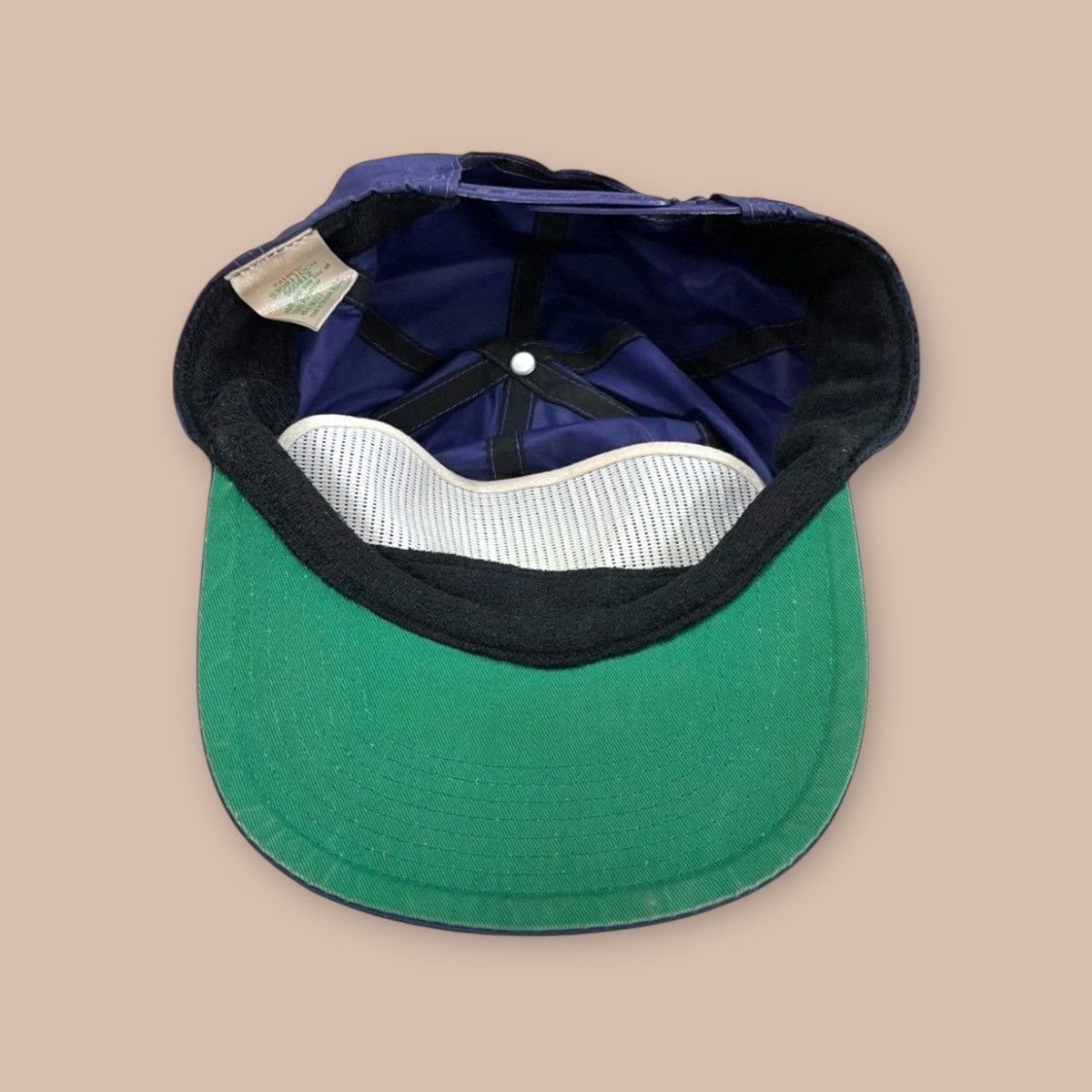 Vintage NIKE 80’s Embroidered Swoosh Nylon CAP