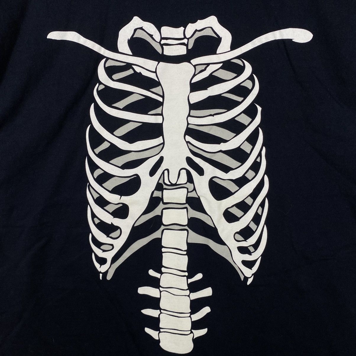 Vintage Vintage 90's SKELETON RIB CAGE Graphic Tee Shirt Size US XL / EU 56 / 4 - 2 Thumbnail