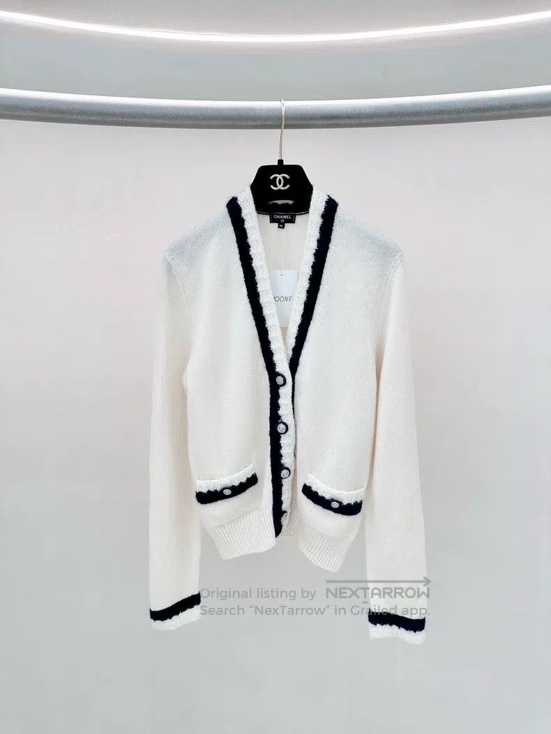 Chanel Chanel White cashmere cardigan coat Size S / US 4 / IT 40 - 1 Thumbnail