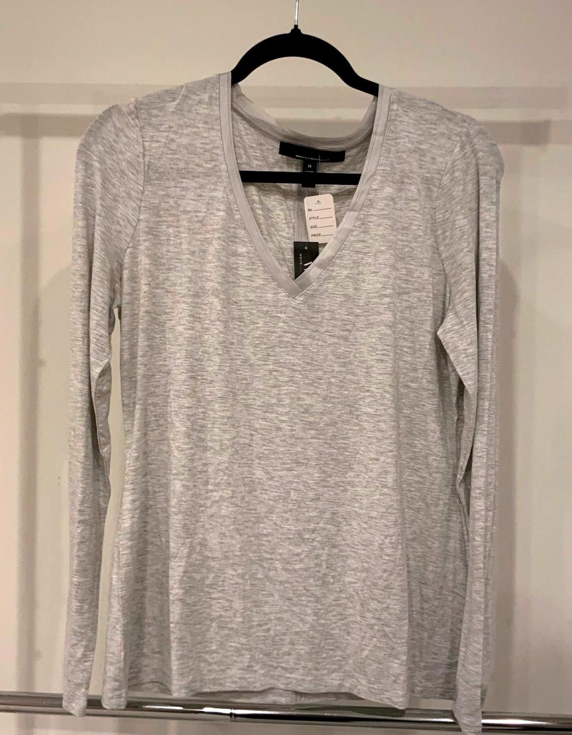 Designer White House Black Market Gray V-Neck Top - Size M Size M / US 6-8 / IT 42-44 - 1 Thumbnail