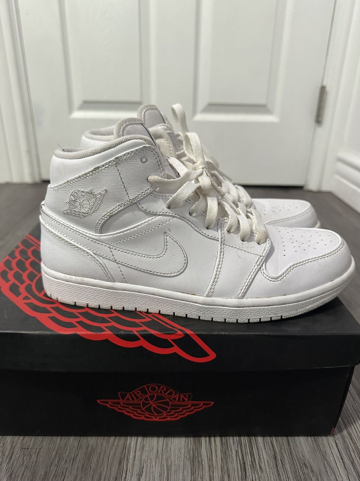 Jordan Brand × Nike Jordan 1 mid triple white 2020 Size US 8 / EU 41 - 4 Thumbnail