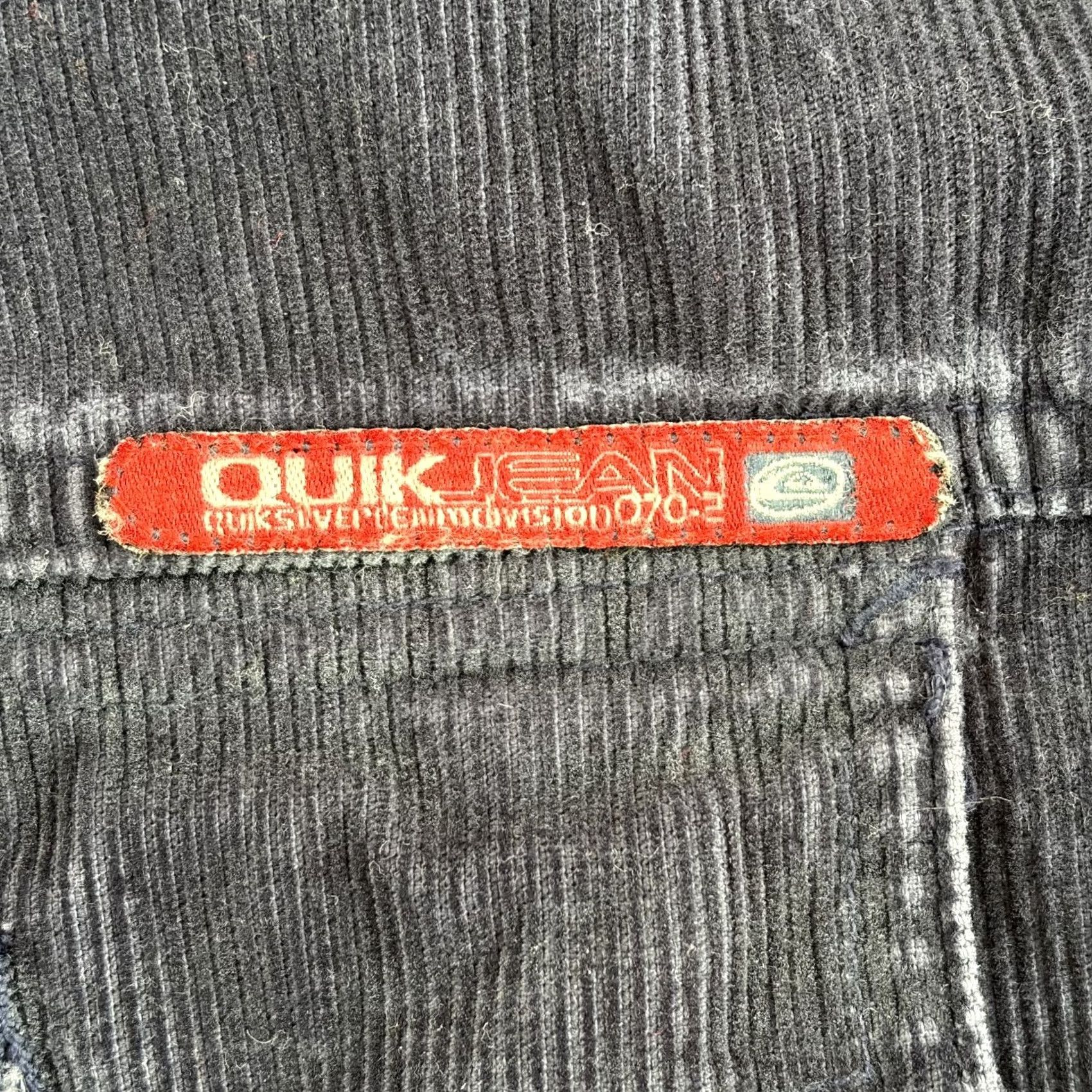 Quiksilver VINTAGE Quiksilver Surfwear Trucker Jacket Navy Corduroy Men Large Grunge 90s Beach Casual Jacket Mens City? Size US L / EU 52-54 / 3 - 3 Thumbnail