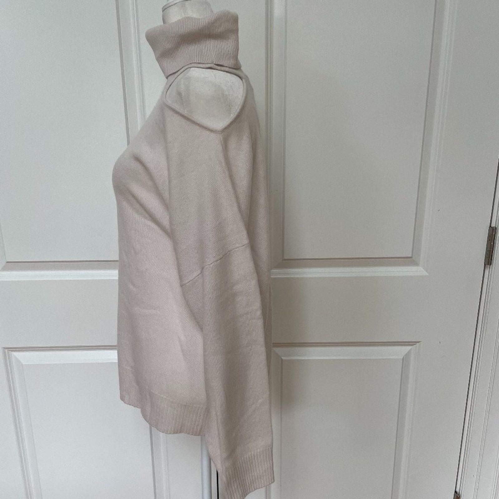 360Cashmere Gerri Cashmere Turtleneck Sweater from 360 Cashmere Size L / US 10 / IT 46 - 3 Thumbnail