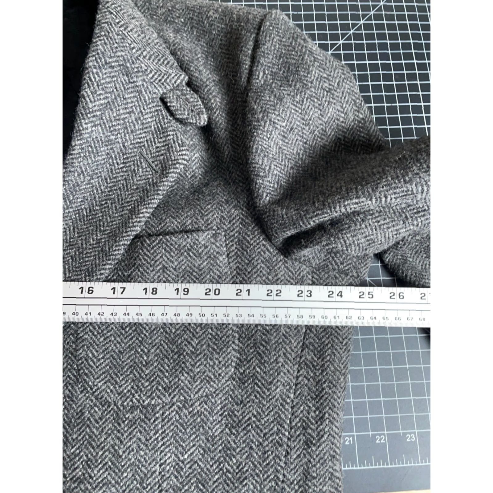 Vintage VINTAGE L.L. Bean Blazer Wool Gray 44 Regular Three-Button Notch Lapel USA Made Thinsulate Jacket Size 44R - 5 Thumbnail