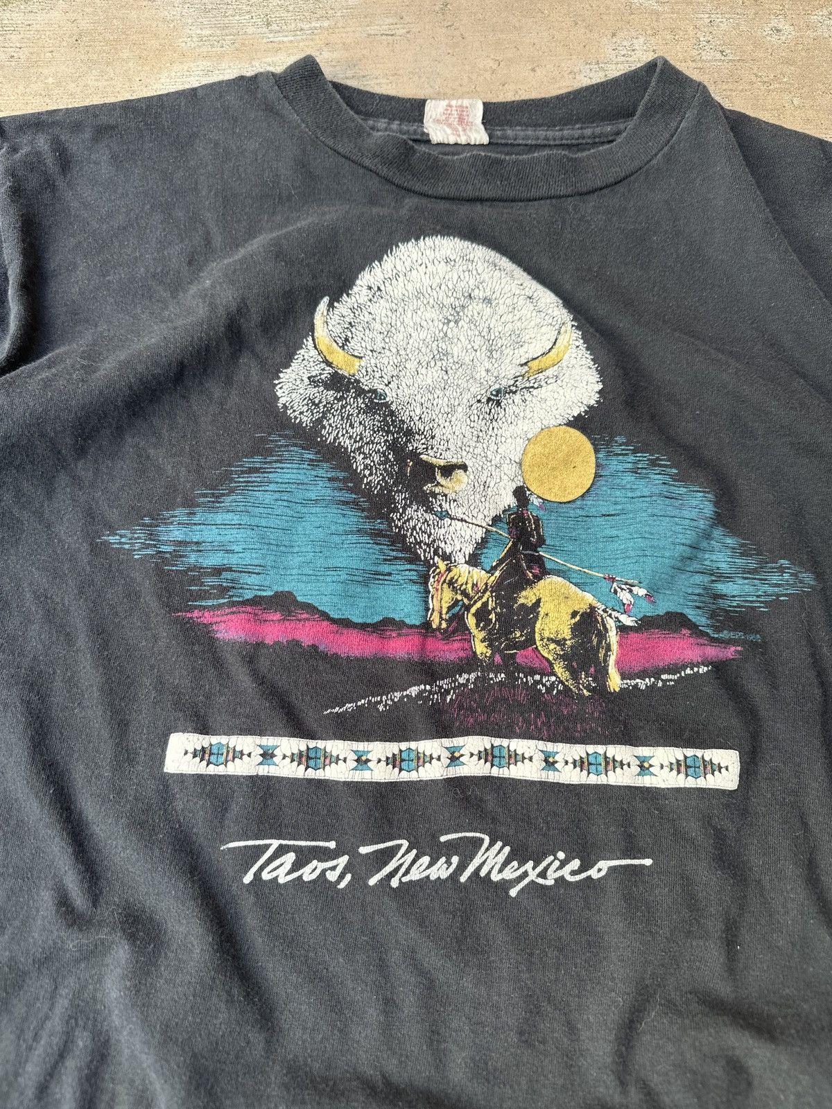 The Mountain × Vintage Vintage 90s Bison Native American New Mexico Black T-Shirt Size US M / EU 48-50 / 2 - 2 Thumbnail