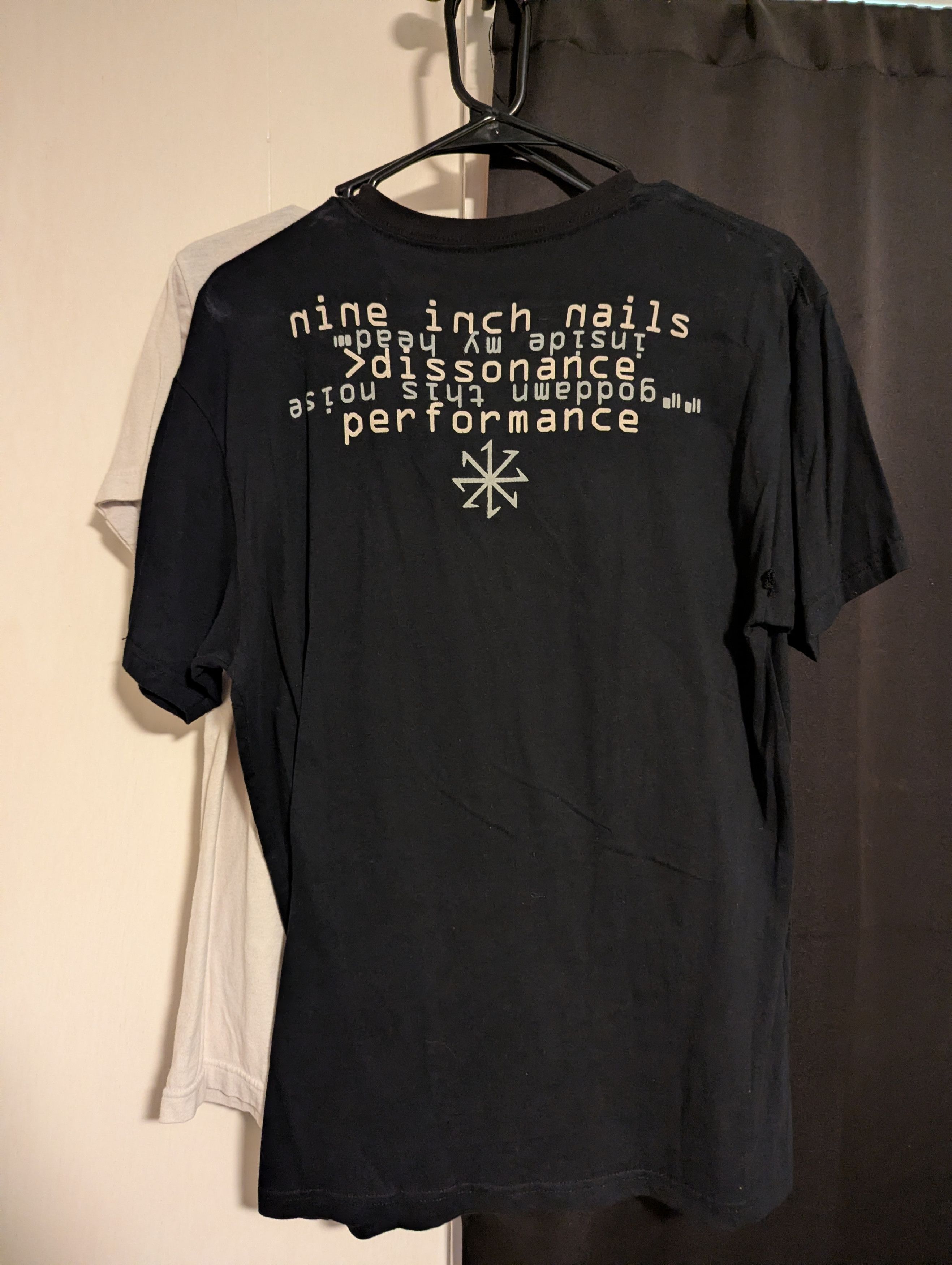 Gildan Nine inch nails - Dissonance (MEDIUM) Size US M / EU 48-50 / 2 - 2 Thumbnail