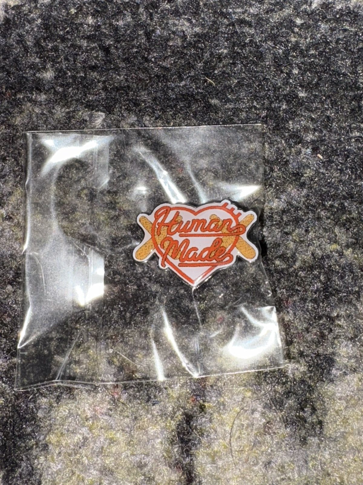 Human Made × Kaws Human Made KAWS Logo Pin Size ONE SIZE - 1 Thumbnail