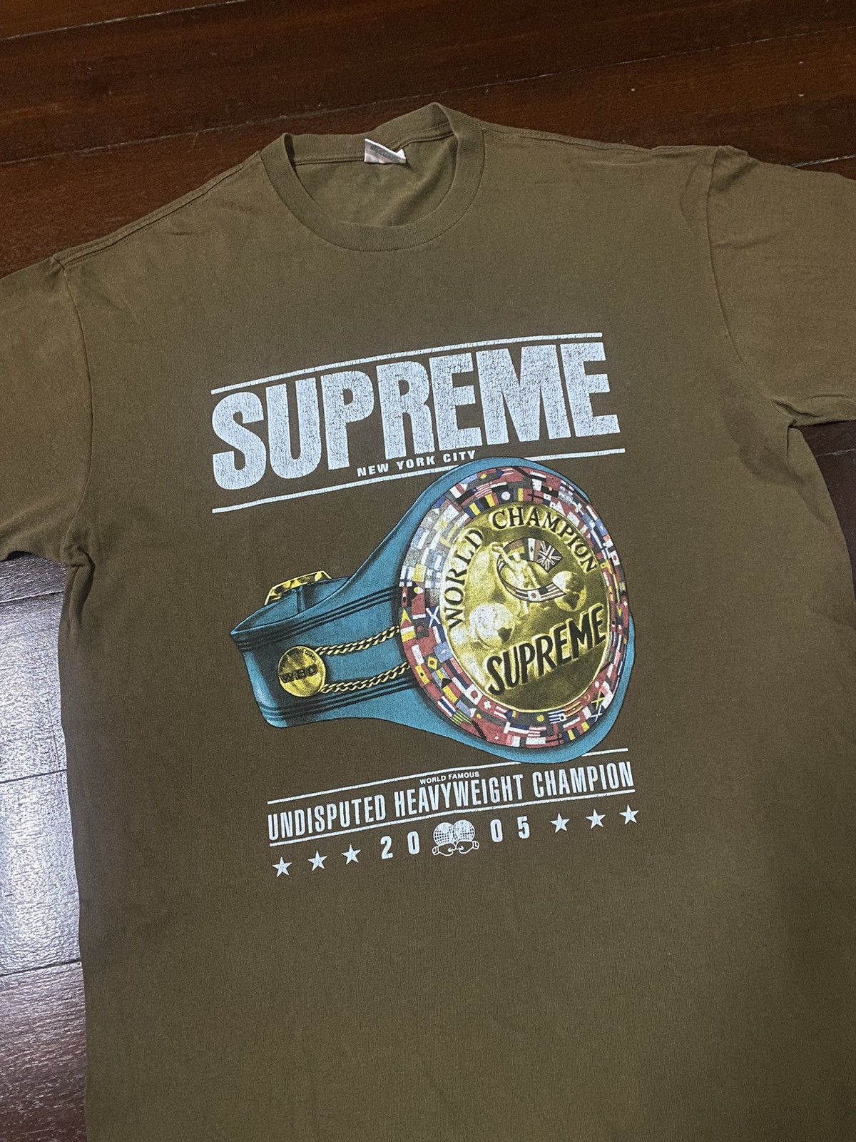 Supreme OG vtg Y2K Supreme Undisputed Heavyweight Champion 2005 Tee Size US L / EU 52-54 / 3 - 3 Thumbnail