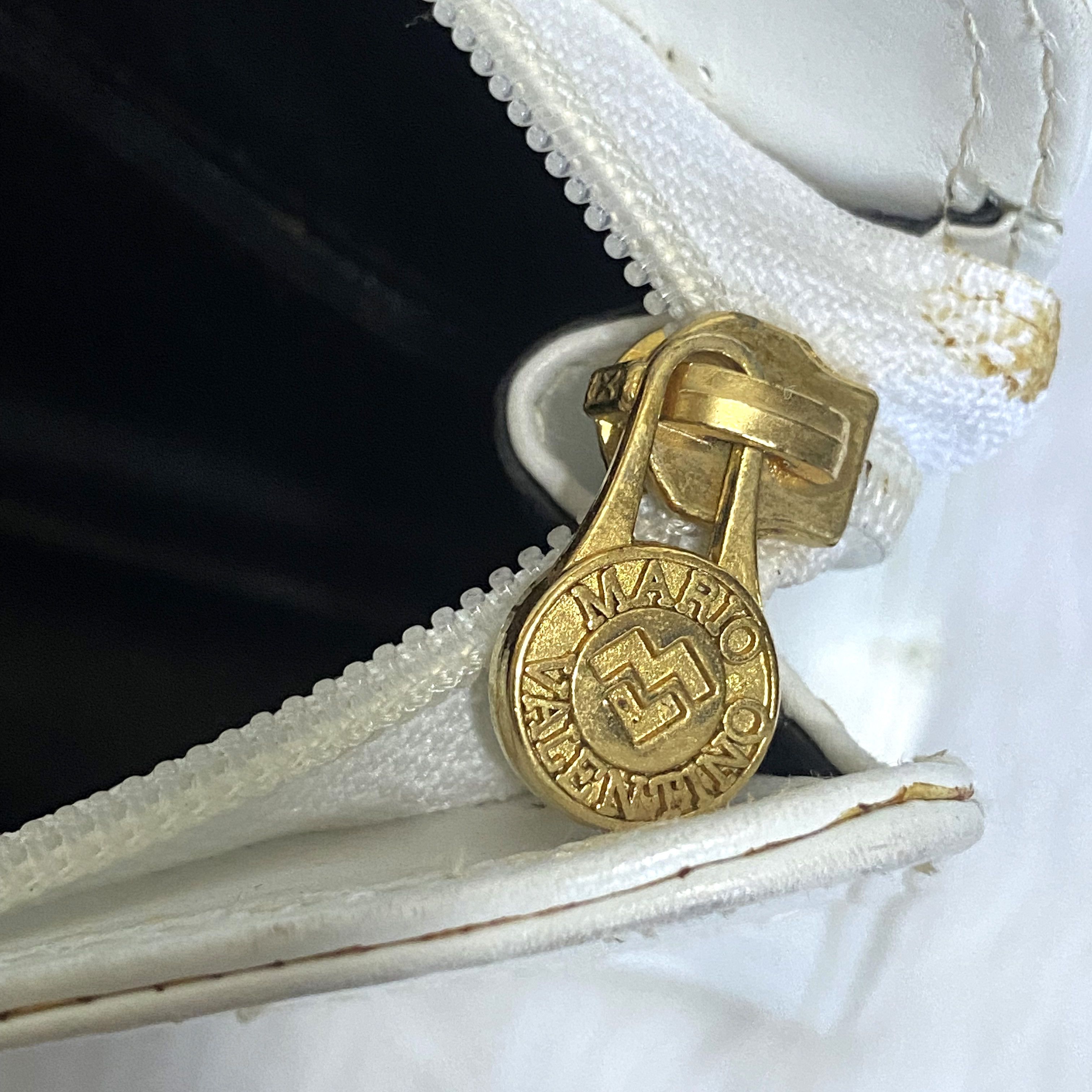 Mario Valentino × Vintage MARIO VALENTINO Vintage Logo Embossed Leather Clutch Bag Size ONE SIZE - 9 Thumbnail