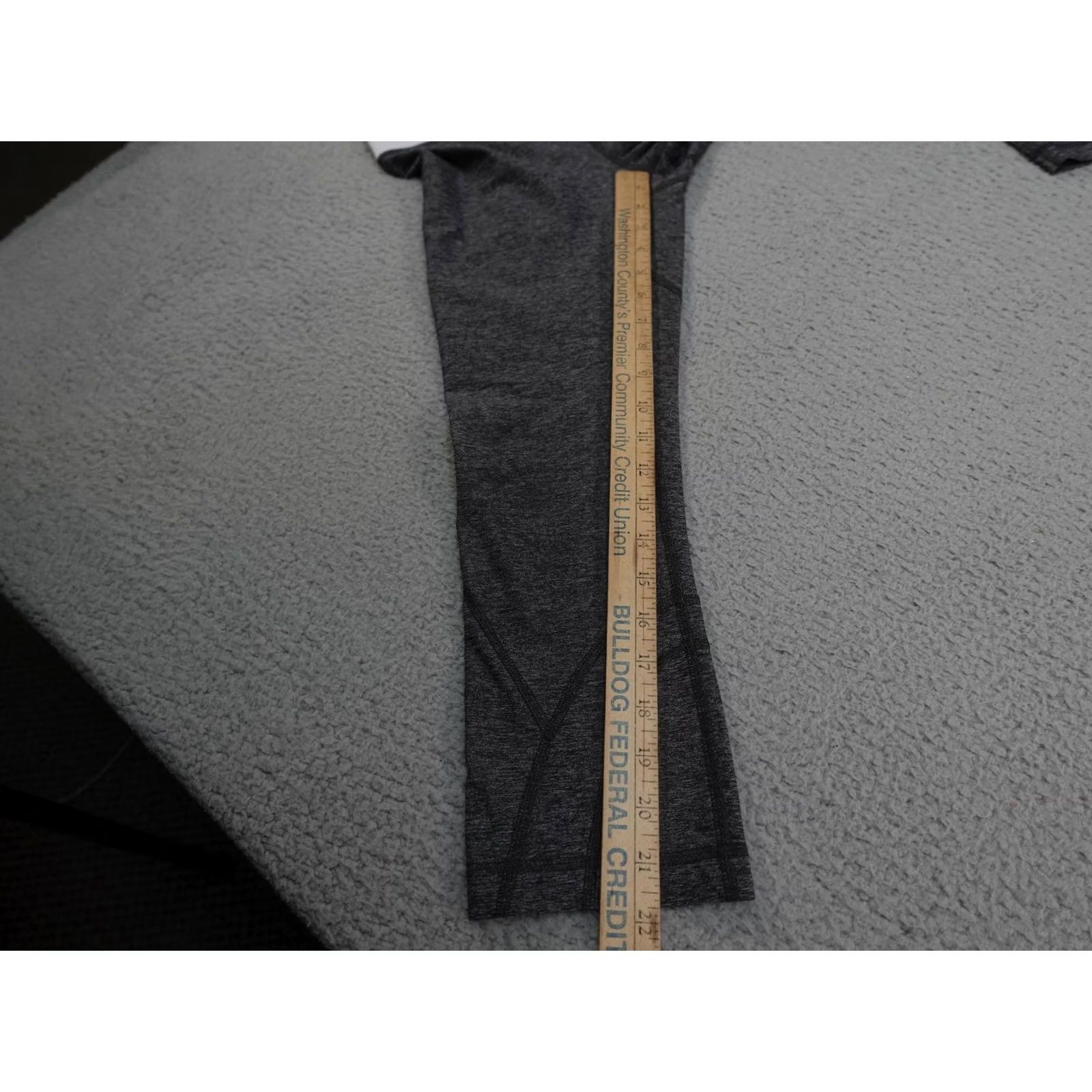 Lululemon Lululemon Pants Womens 6 Gray Crop Leggings Polka Dot Waist Back Zip Pocket Capri Yoga Running Gym & Training Womens 6 Gray Size 28" / US 6 / IT 42 - 6 Thumbnail