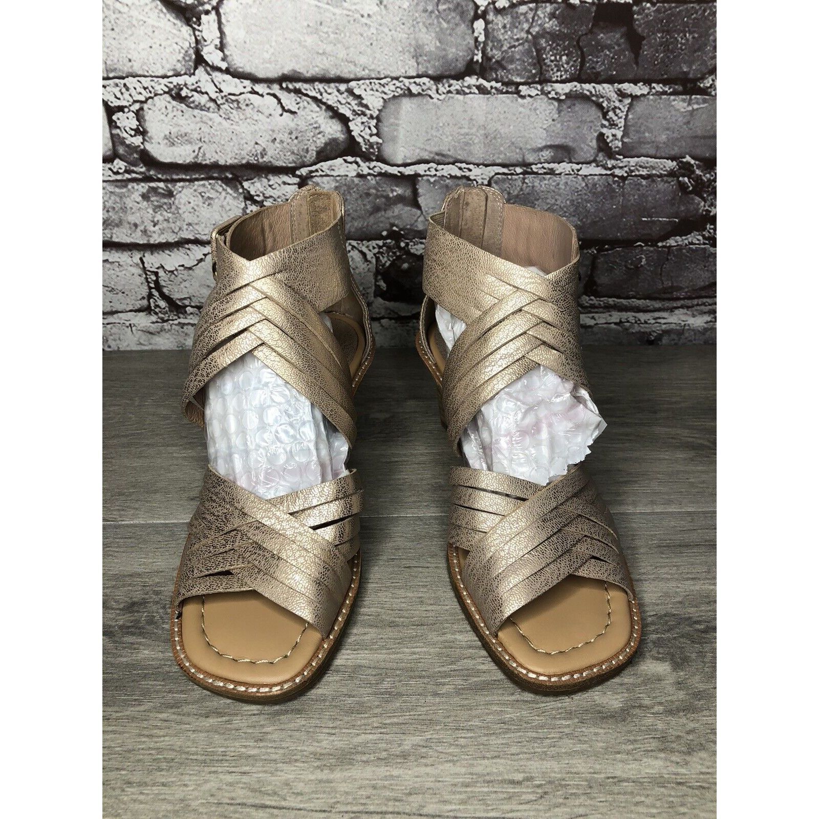 Donald Pliner Donald Pliner Junnah Gold Metallic Leather Ankle Strap Heel Size US 5.5 / IT 35.5 - 11 Thumbnail