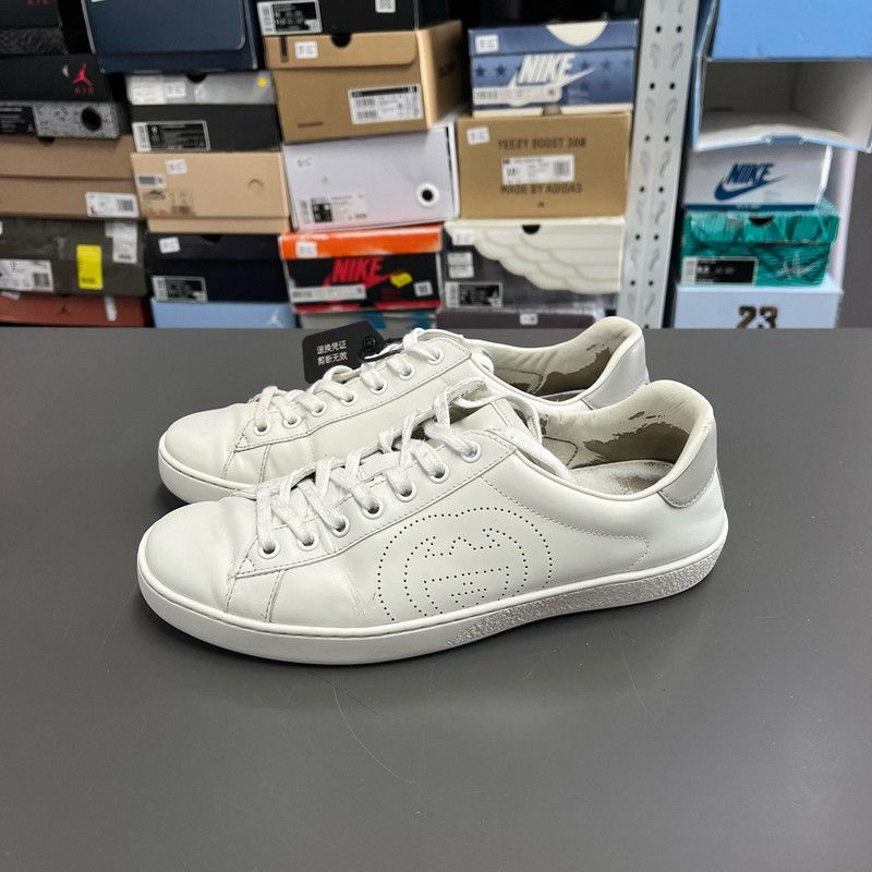 Gucci Gucci ACE Double G Round Toe Sneakers for Women 0079 Size US 8.5 / IT 38.5 - 1 Thumbnail