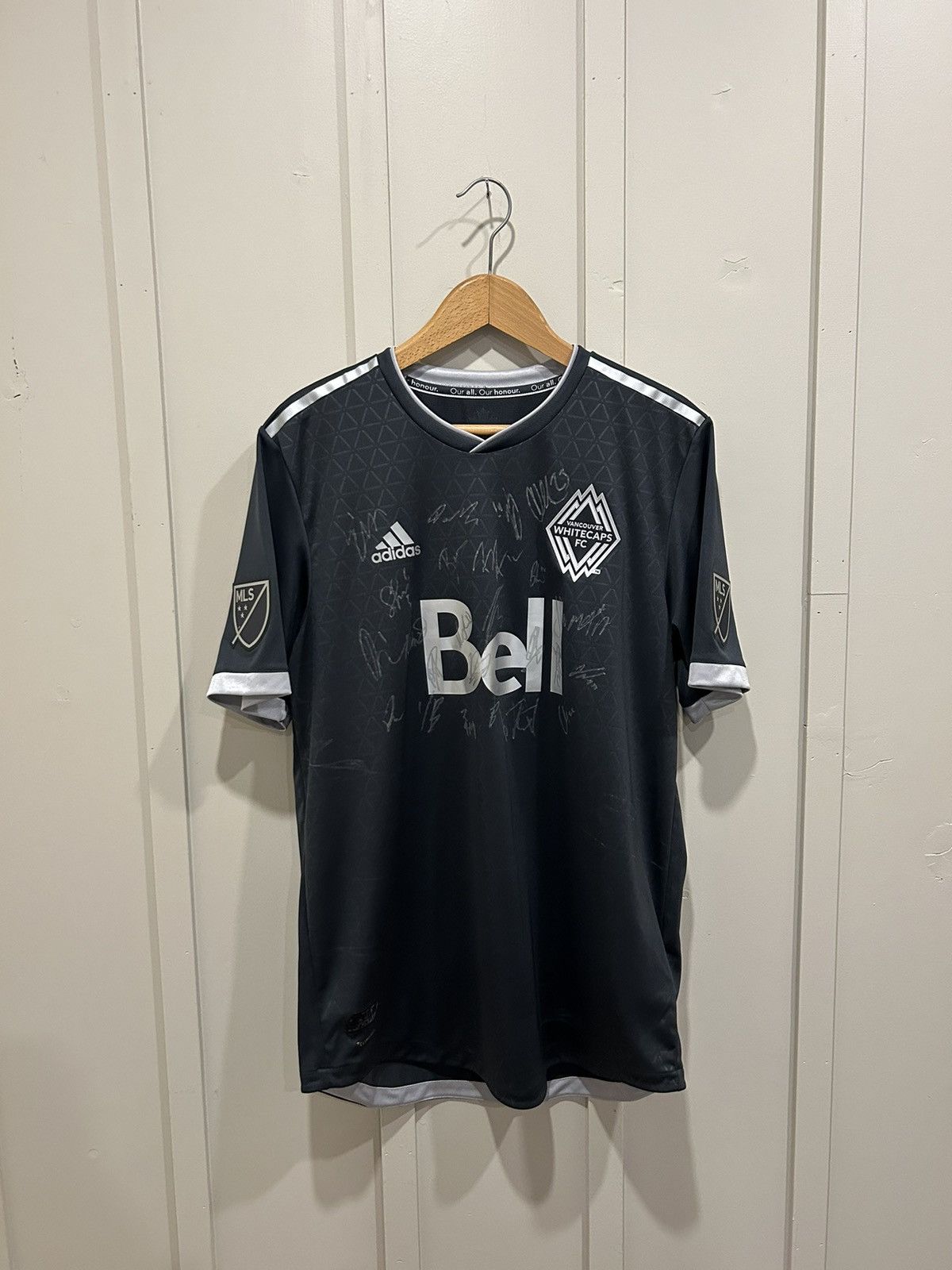 Adidas Vancouver Whitecaps 2018 Away Signed Jersey Size US L / EU 52-54 / 3 - 1 Thumbnail