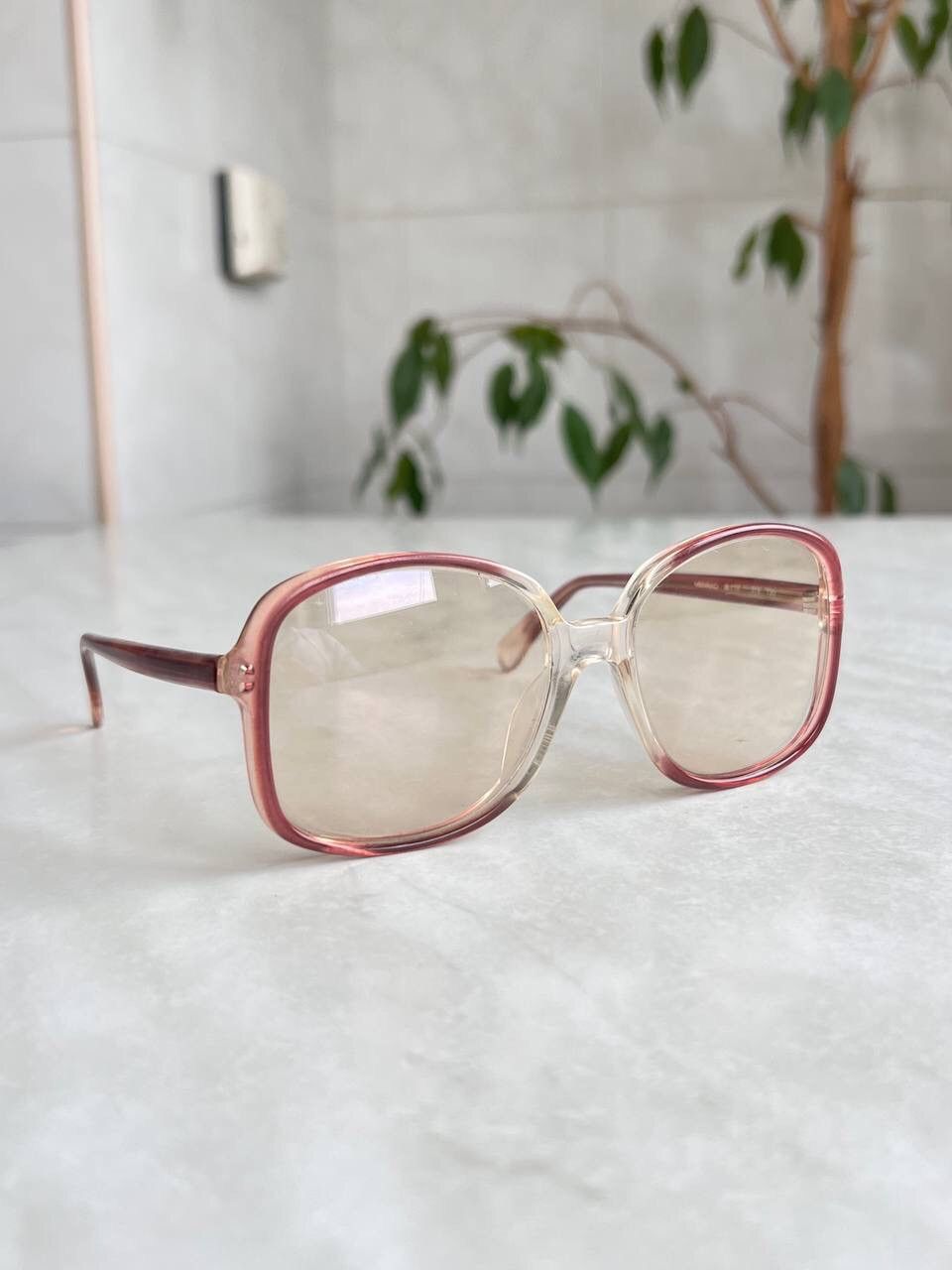 Vintage 80s Vintage Retro Sunglasses Yellow Lenses Dark Red Frame Size ONE SIZE - 2 Thumbnail