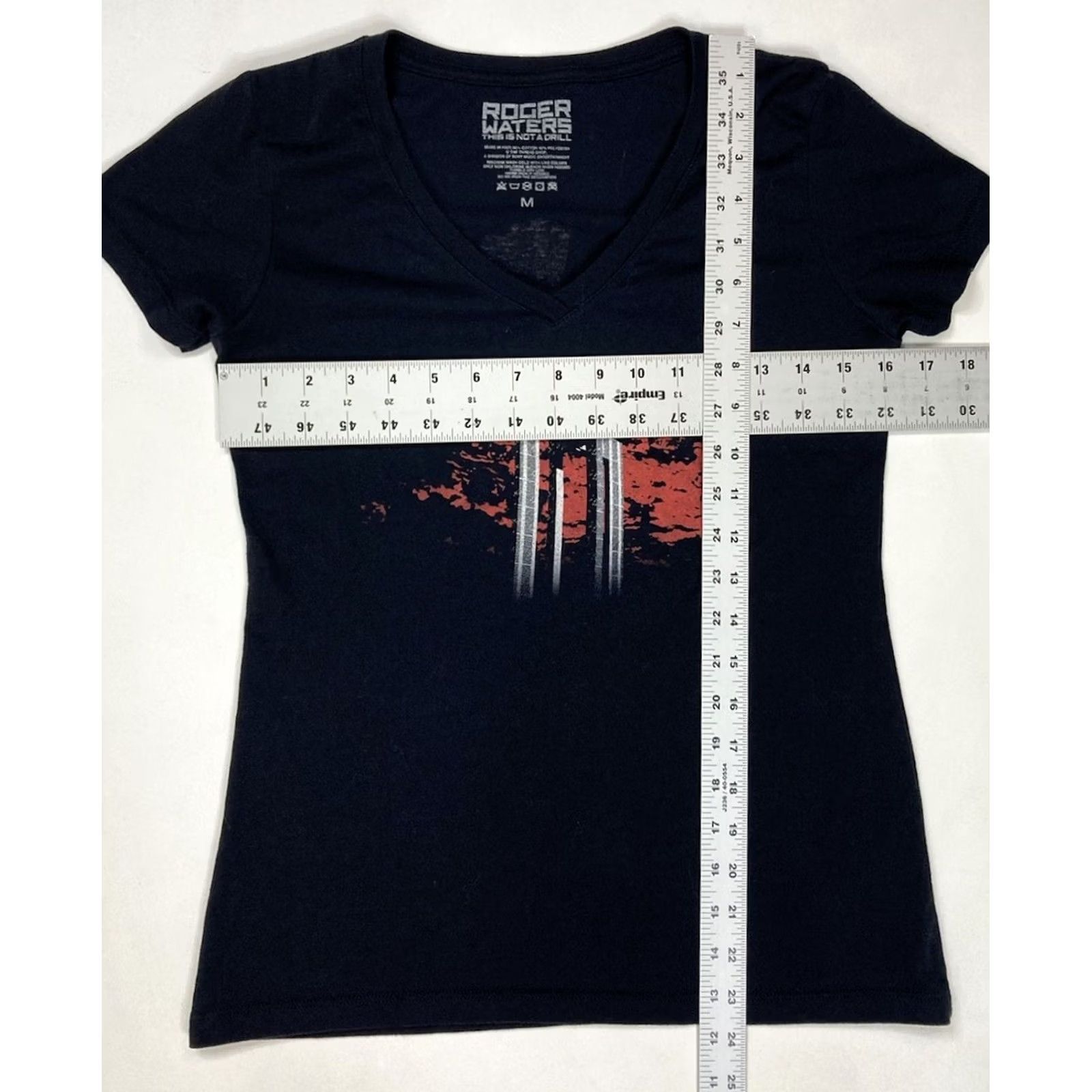 Vintage VINTAGE Roger Waters V-Neck Tour 2022 Graphic T-Shirt Women Small Short Sleeve Music Size S / US 4 / IT 40 - 5 Thumbnail