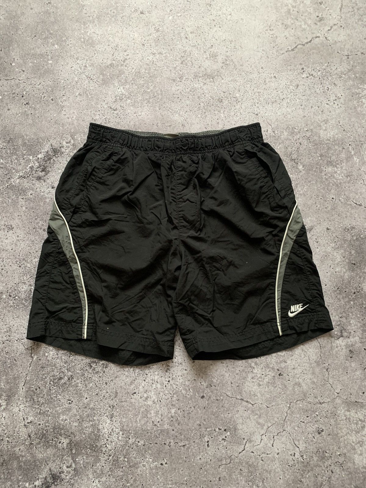 Nike × Vintage 🔥VINTAGE NIKE NYLON SHORTS Size US 32 / EU 48 - 2 Thumbnail