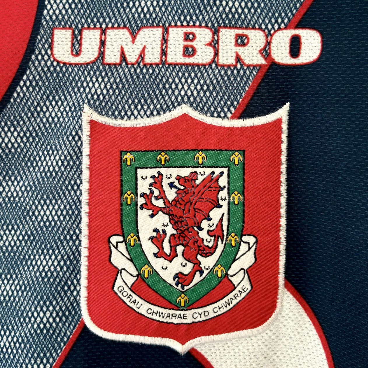 Umbro × Vintage 1995 1996 Wales National Umbro Vintage Away Soccer Jersey UK Size US XL / EU 56 / 4 - 5 Thumbnail