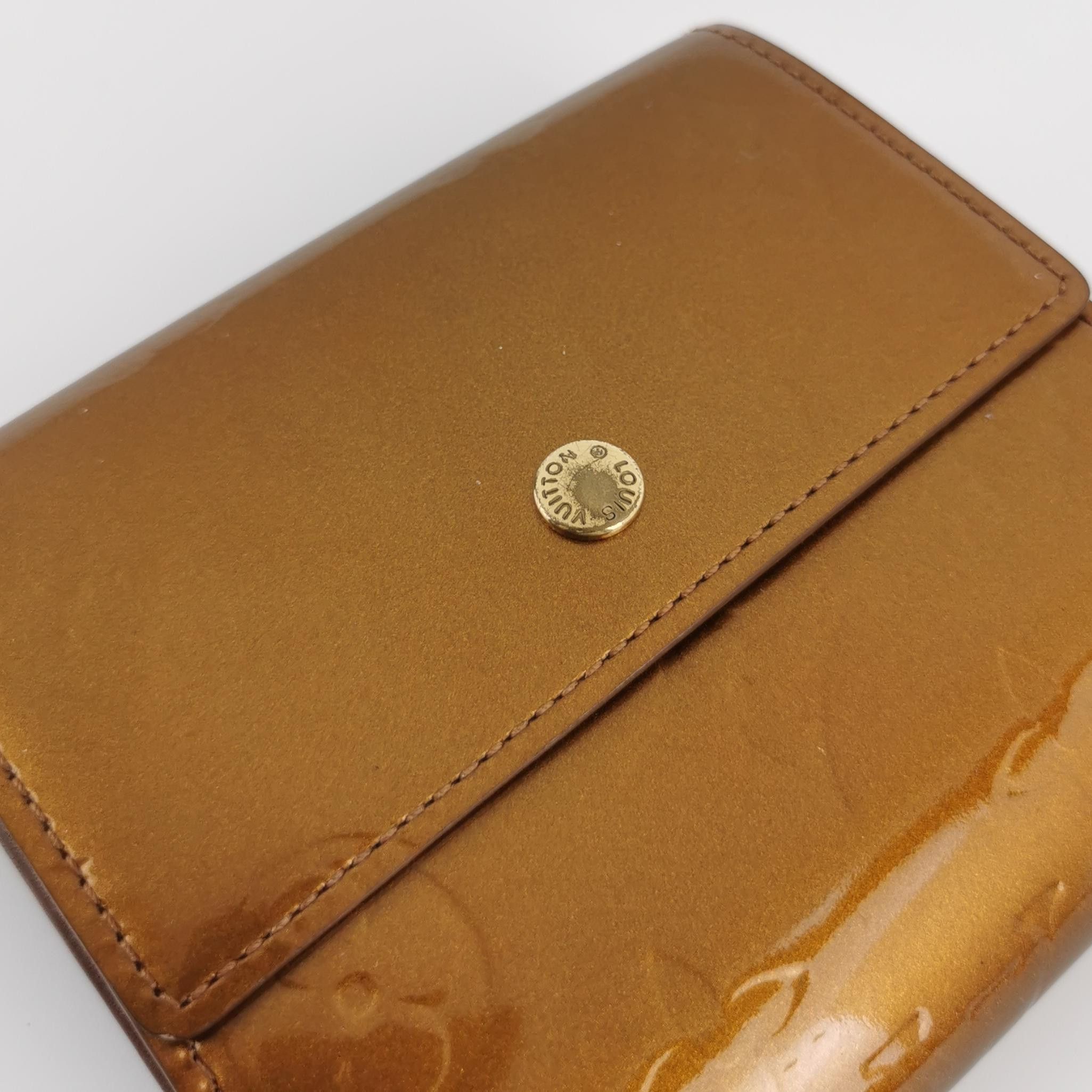 Louis Vuitton Louis Vuitton (LV) Patent leather monogram embossed wallet Size ONE SIZE - 5 Thumbnail