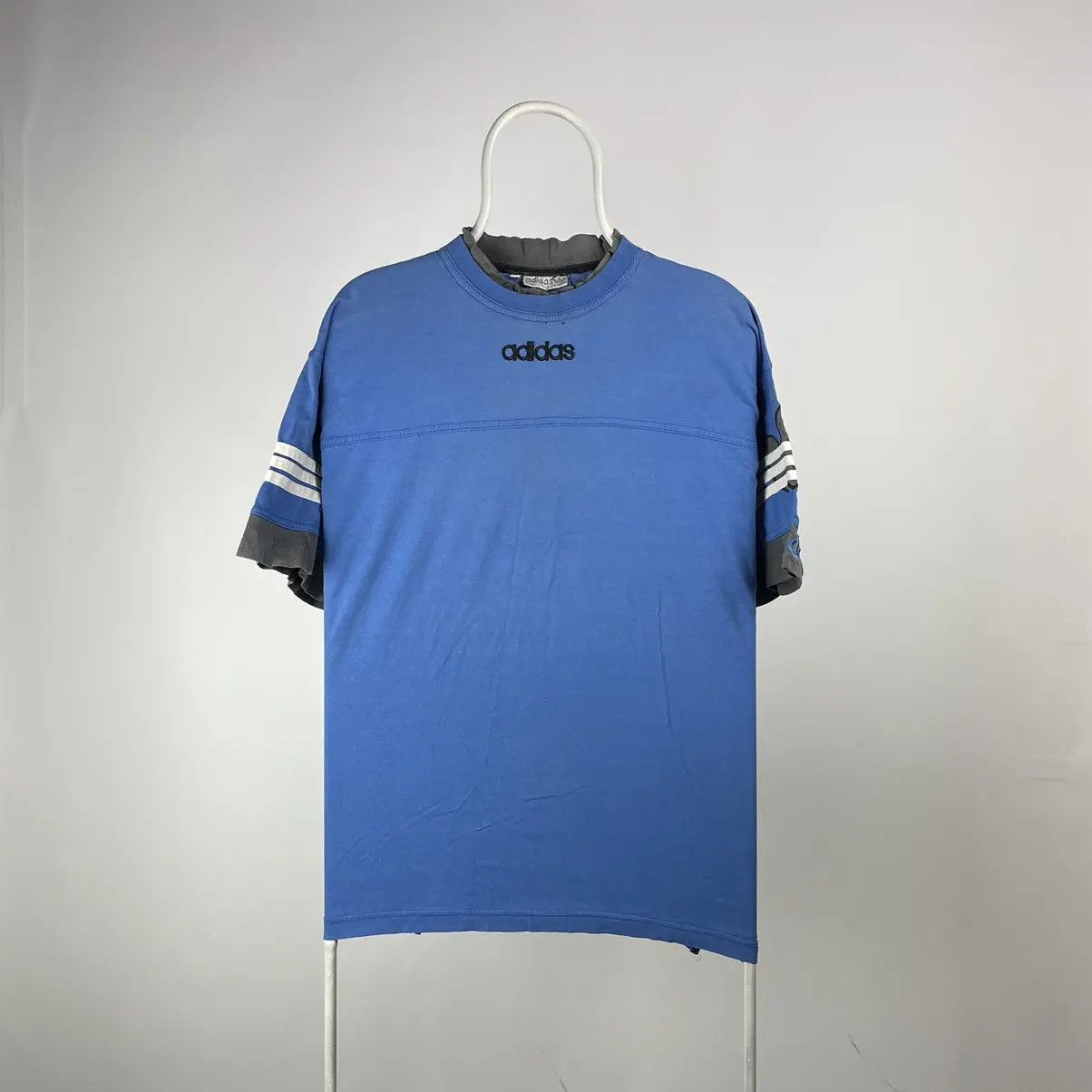 Adidas Adidas T-shirt vintage 90s logo embroidered sleeve size L Size US L / EU 52-54 / 3 - 1 Thumbnail