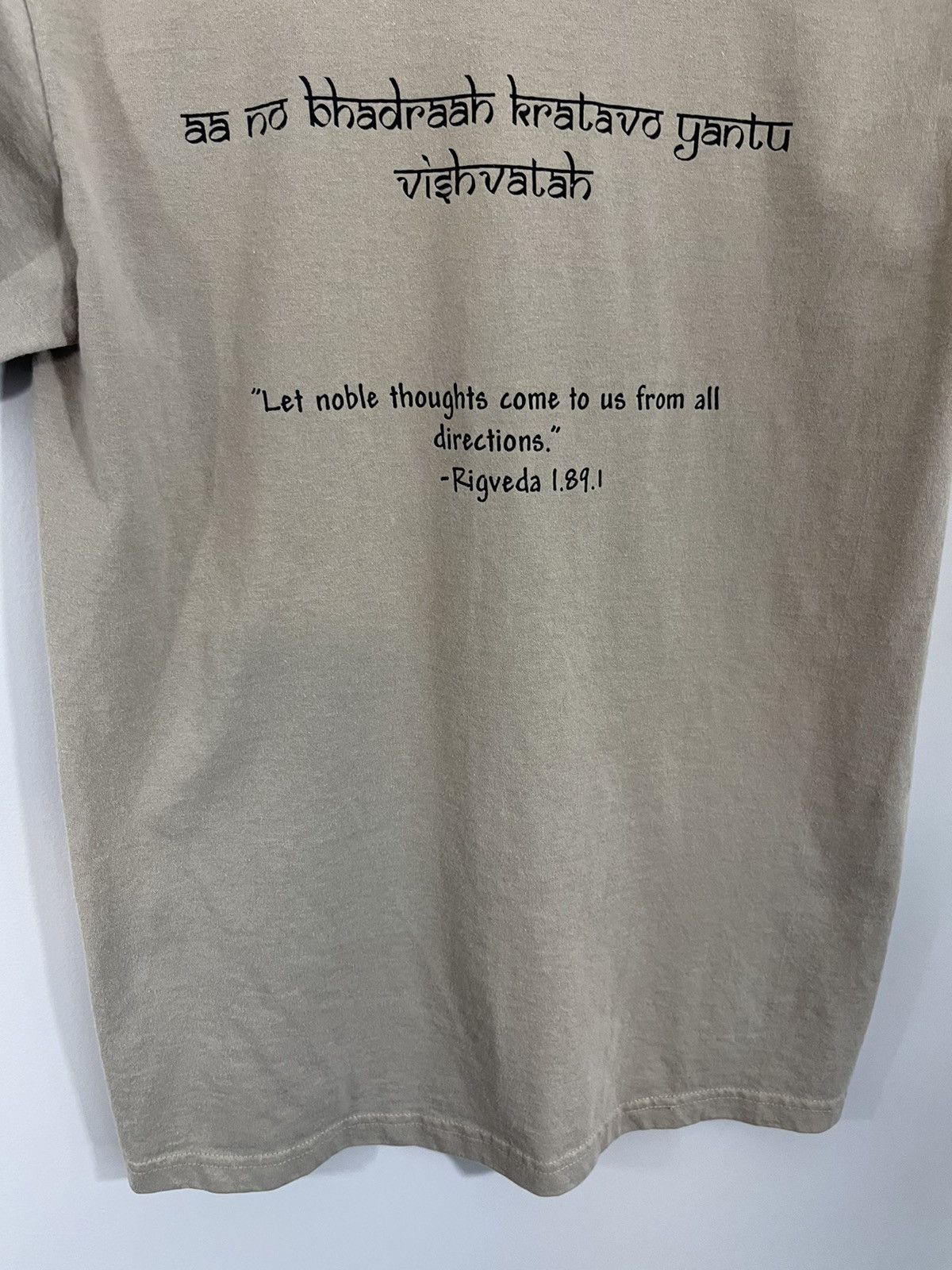 Vintage Vintage Hindu Summer Camp Distressed Faded 2000s Y2K Tee Size US M / EU 48-50 / 2 - 10 Thumbnail