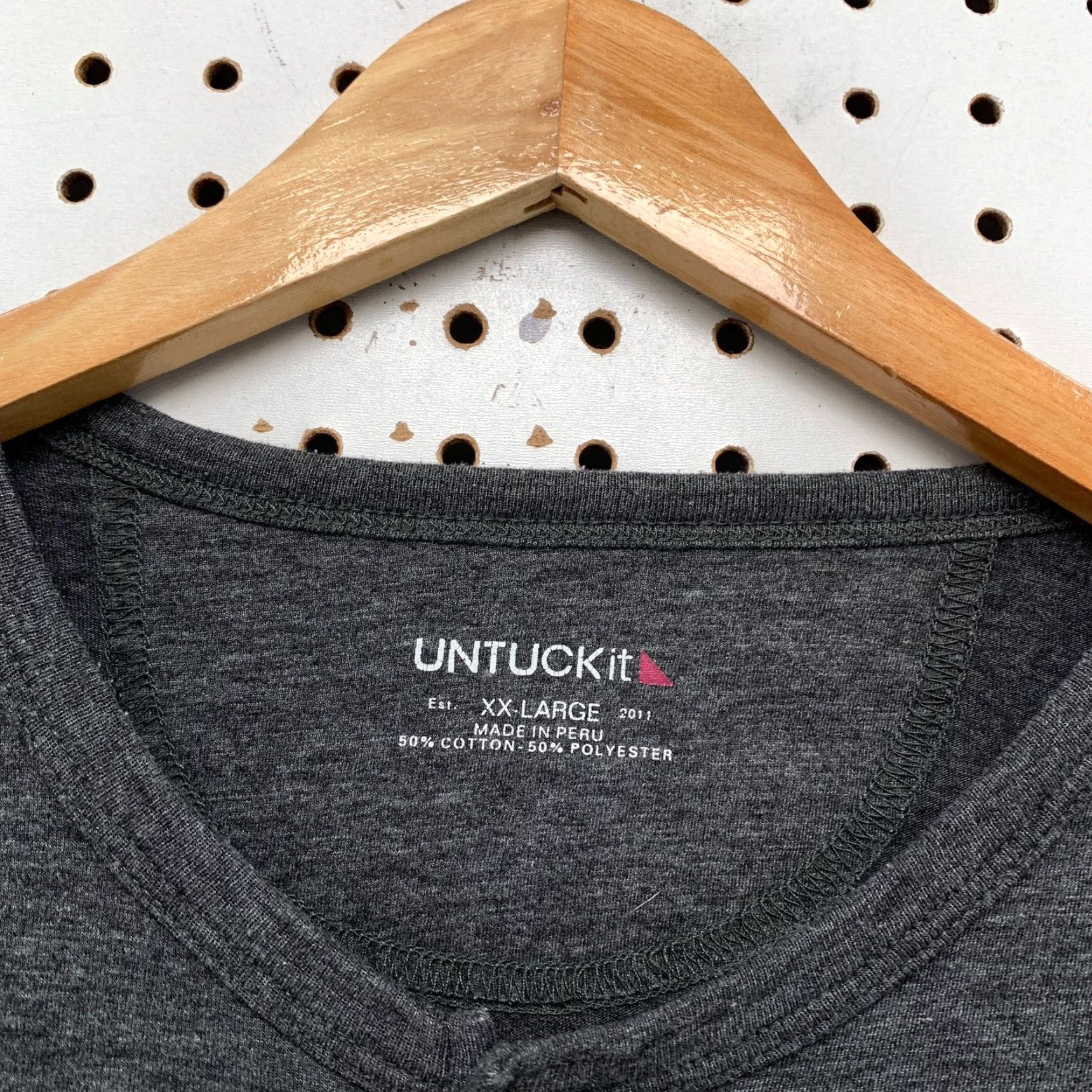 UNTUCKit UNTUCKit Henley Shirt Mens 2XL Gray Long Sleeve Preppy Base Layer Size US XXL / EU 58 / 5 - 5 Thumbnail