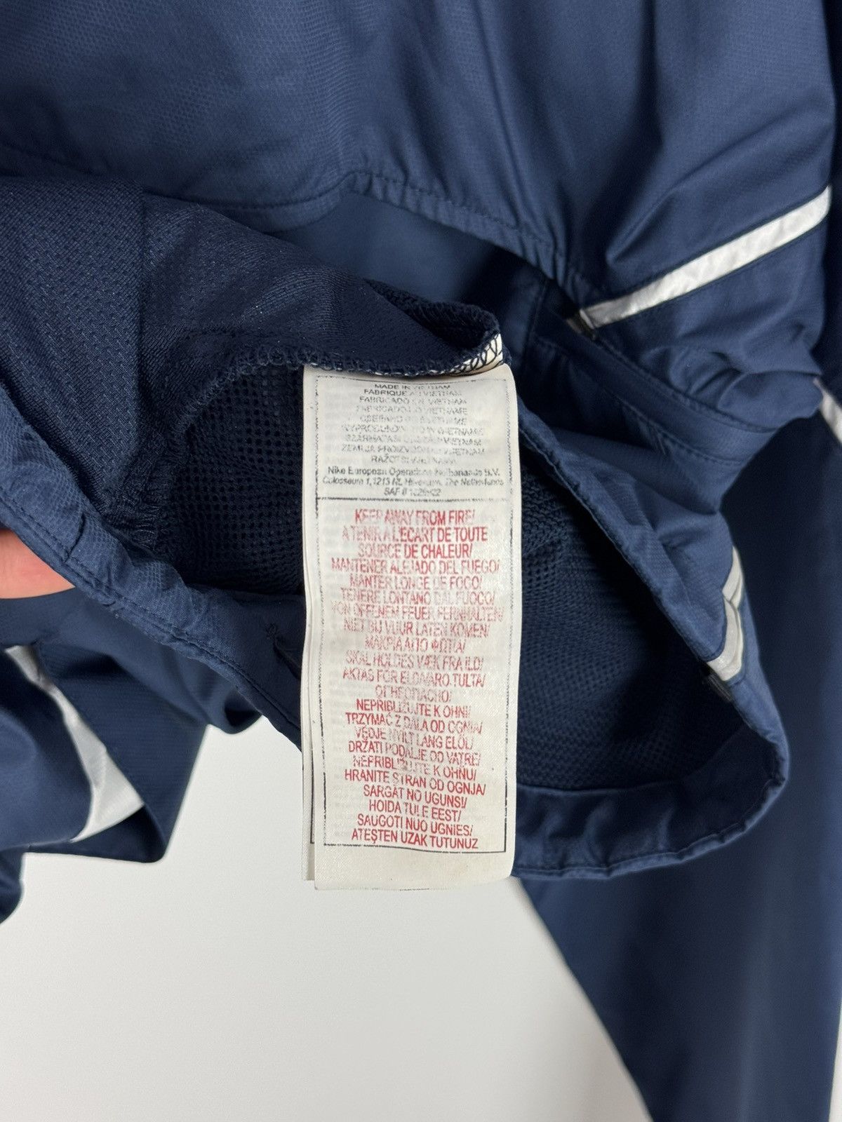 Nike Y2K Vintage Nike 2in1 Paneled Nylon Vented Running Jacket Size US M / EU 48-50 / 2 - 18 Thumbnail