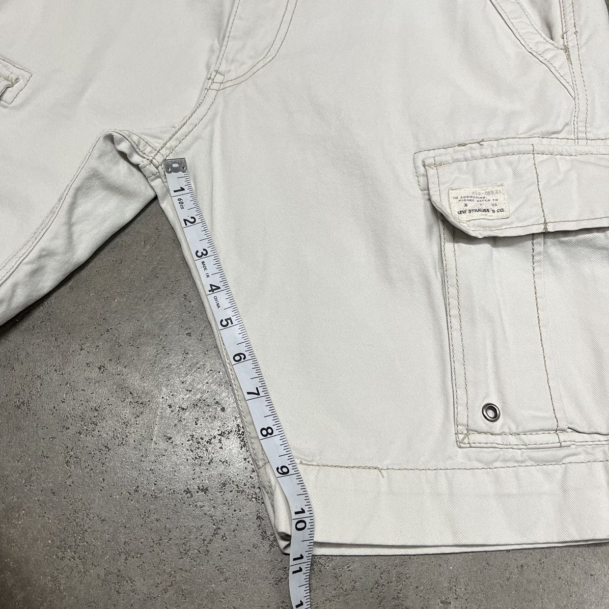 Levi's Vintage Levi’s 90s Distressed y2k Carrier Cargo Shorts Size US 29 - 11 Thumbnail