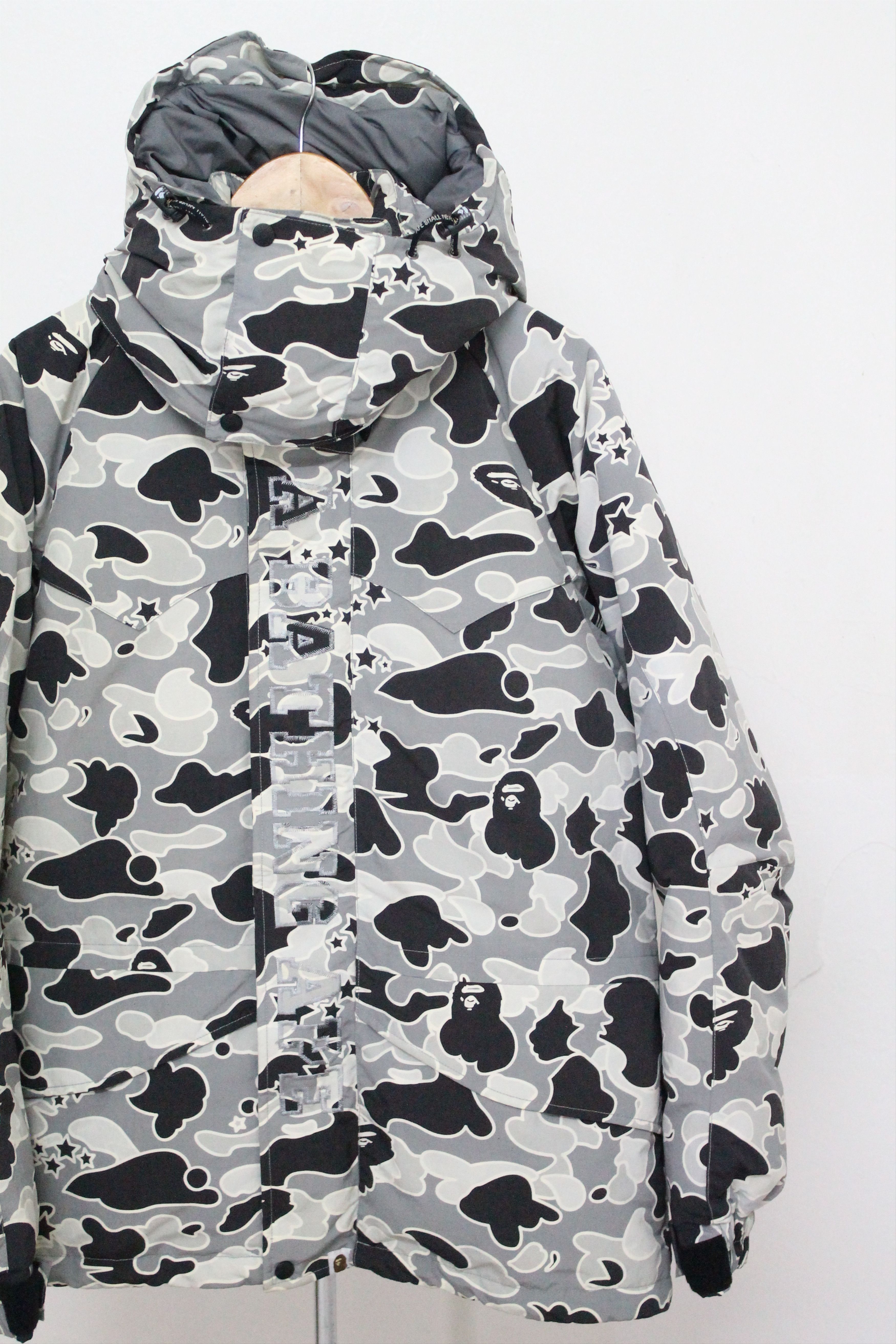 Bape Vintage OG BAPE Camouflage Snowboard Jacket Size US L / EU 52-54 / 3 - 4 Thumbnail