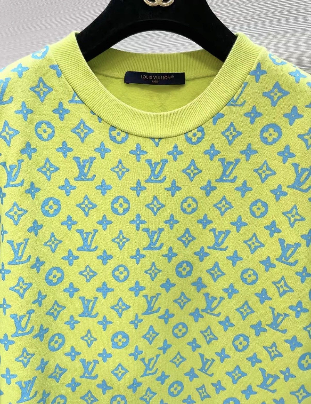 Louis Vuitton Louis Vuitton Stylish Neon Long Sleeve Sweatshirt J33 Size S / US 4 / IT 40 - 2 Thumbnail