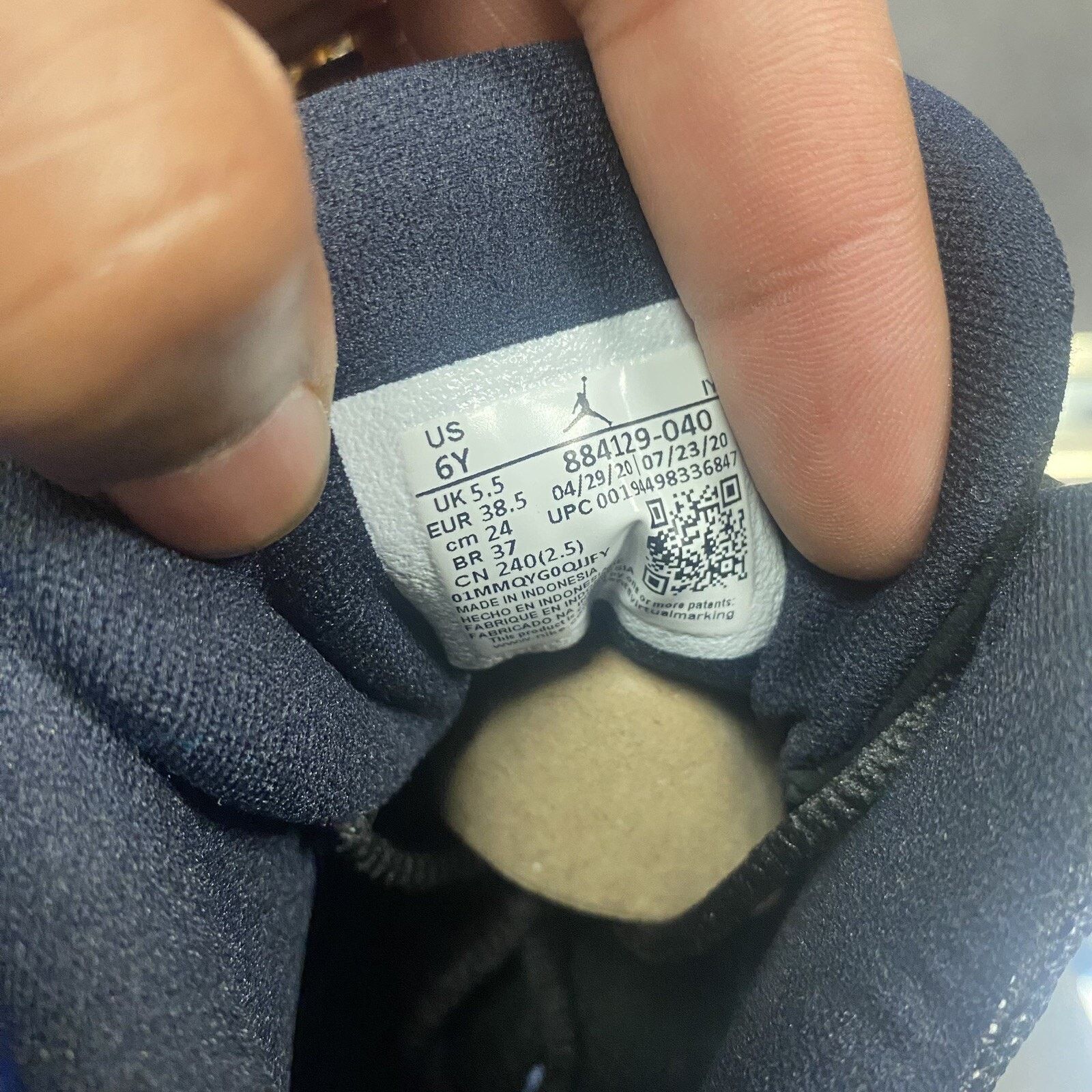 Jordan Brand Air Jordan 13 Retro Mid Hyper Royal - SIZE 6y Brand New Size US 6 / EU 39 - 6 Thumbnail