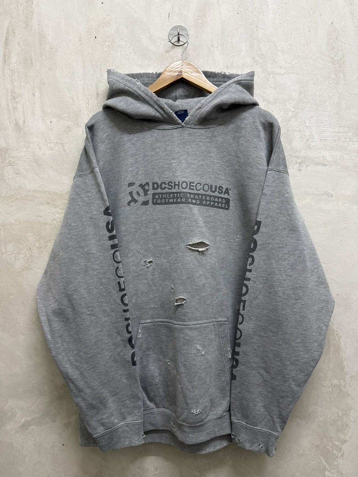 Distressed 2000s DC Shoes Thrashed Hoodie