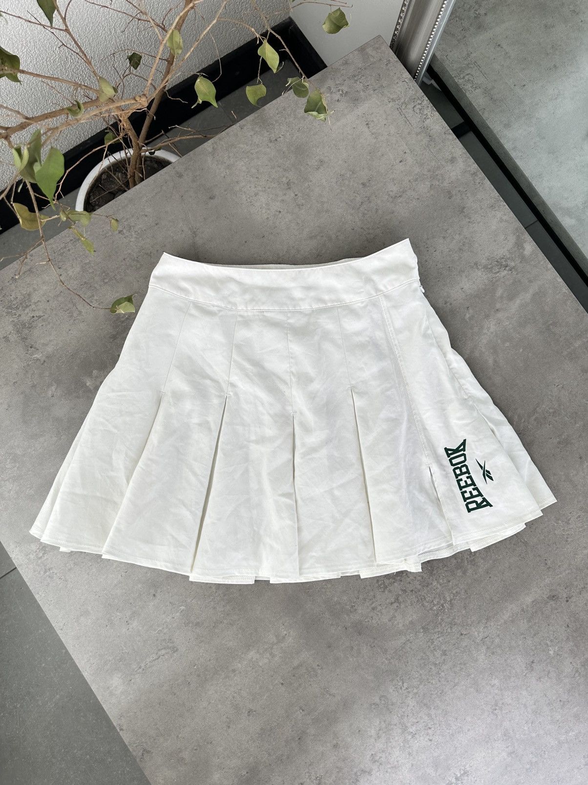 Reebok Reebok Flared Mini Skirt Size 25" / US 0 / IT 36 - 1 Thumbnail