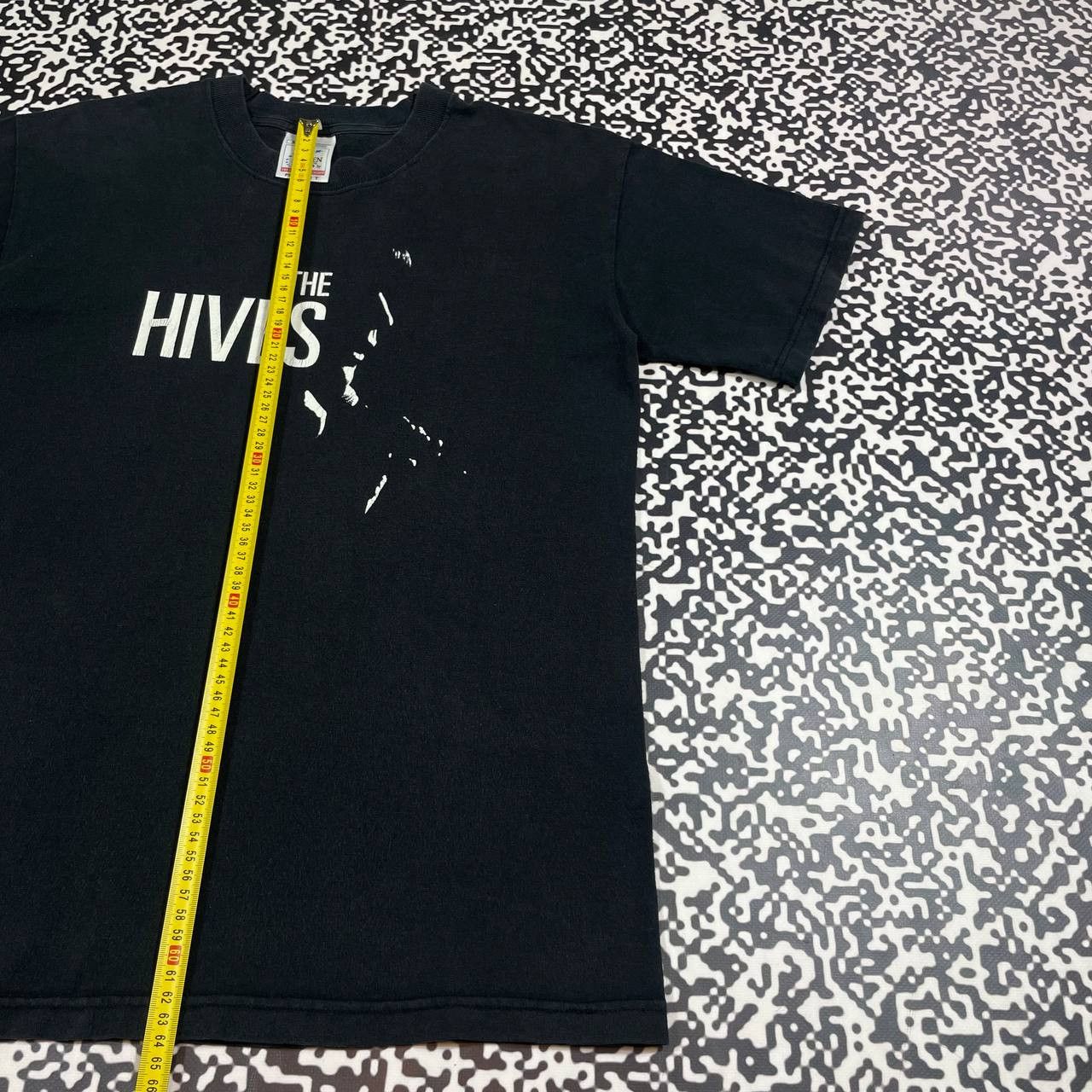 Band Tees Vintage 90s The Hives Band Rock Sweden Faded T-shirt Size US S / EU 44-46 / 1 - 11 Thumbnail