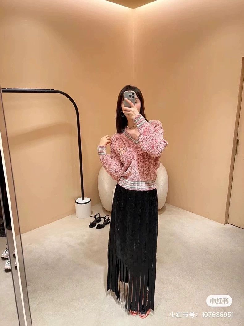 Chanel Chanel 22B pink V-neck velvet knit sweater Size XXS / US 00 / IT 34 - 9 Thumbnail