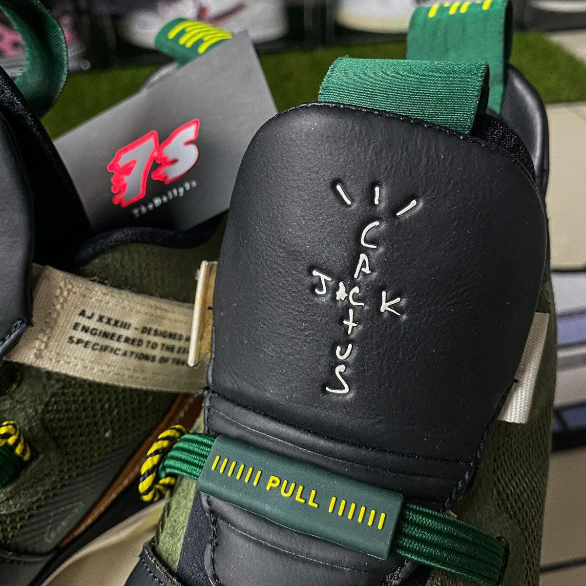 Jordan Brand × Travis Scott Nike Air Jordan × Travis Scott AJ33 UK8.5 Us9.5 Size US 9.5 / EU 42-43 - 1 Thumbnail