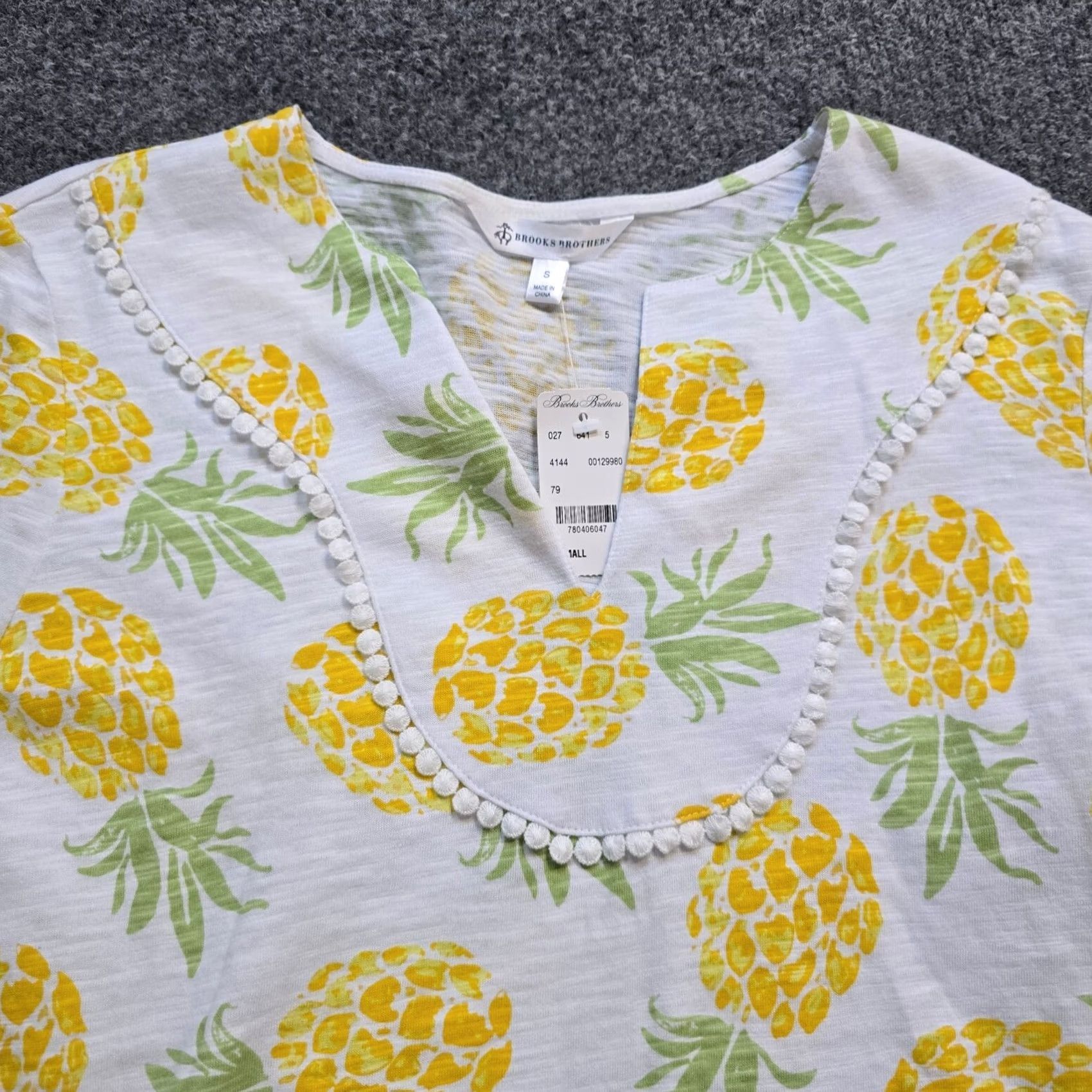 Brooks Brothers Brooks Brothers Top Womens Size Small Yellow Pineapples Long Sleeve Casual Blouse Regular Knit Cotton V-Neck Pullover Size S / US 4 / IT 40 - 2 Thumbnail