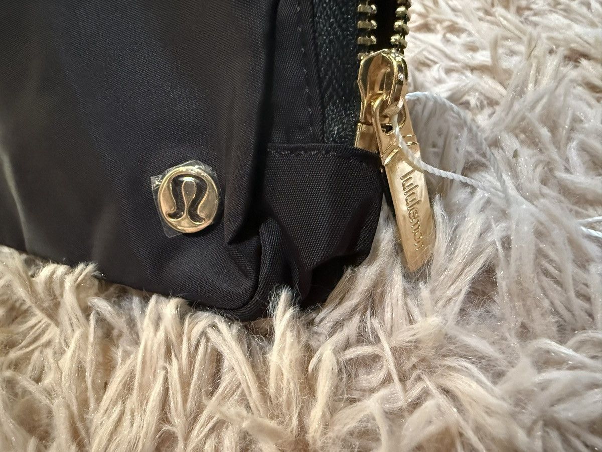 Lululemon NWT Lululemon Everywhere BeltBag/CrossbodyBag Wordmark Strap Size ONE SIZE - 9 Thumbnail