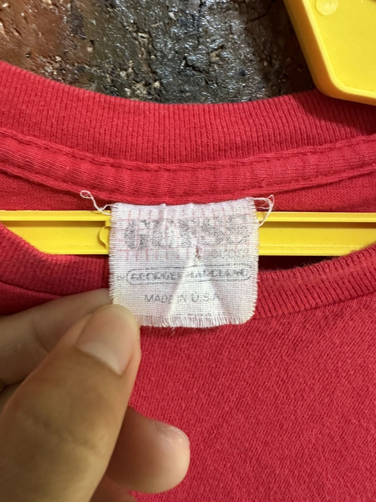 Guess Vintage 90s Guess Streetwear Faded Single Stitch Tee Size US L / EU 52-54 / 3 - 3 Thumbnail