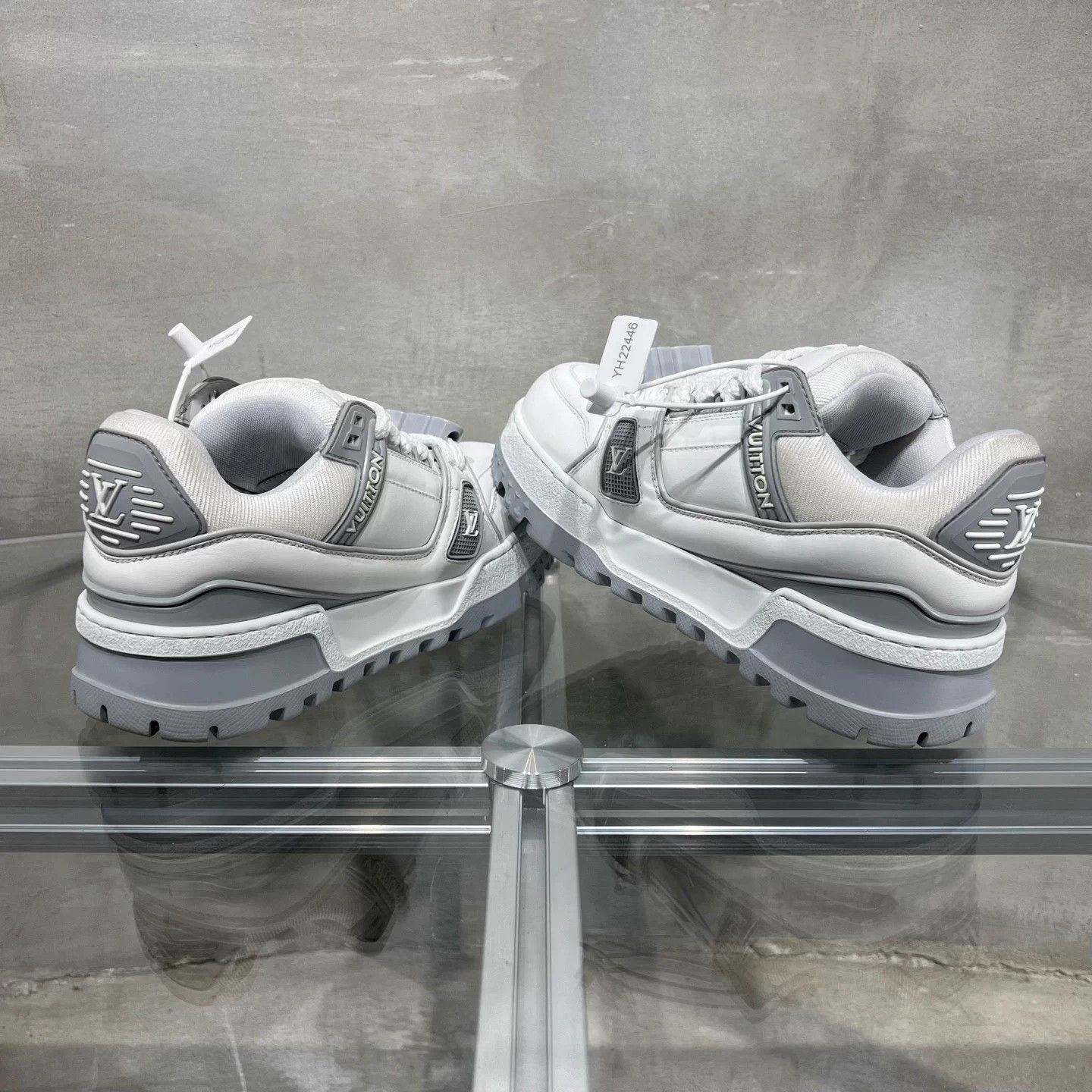 Louis Vuitton Louis Vuitton Trainer Gray White 35.5 Size US 4.5 / IT 34.5 - 5 Thumbnail