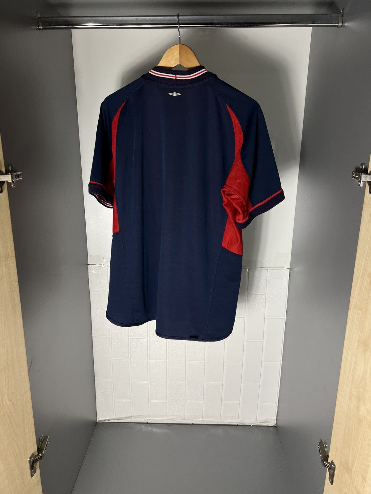 Umbro VINTAGE UMBRO ENGLAND RETRO SOCCER JERSEY MANCHESTER Y2K 90s Size US L / EU 52-54 / 3 - 18 Thumbnail