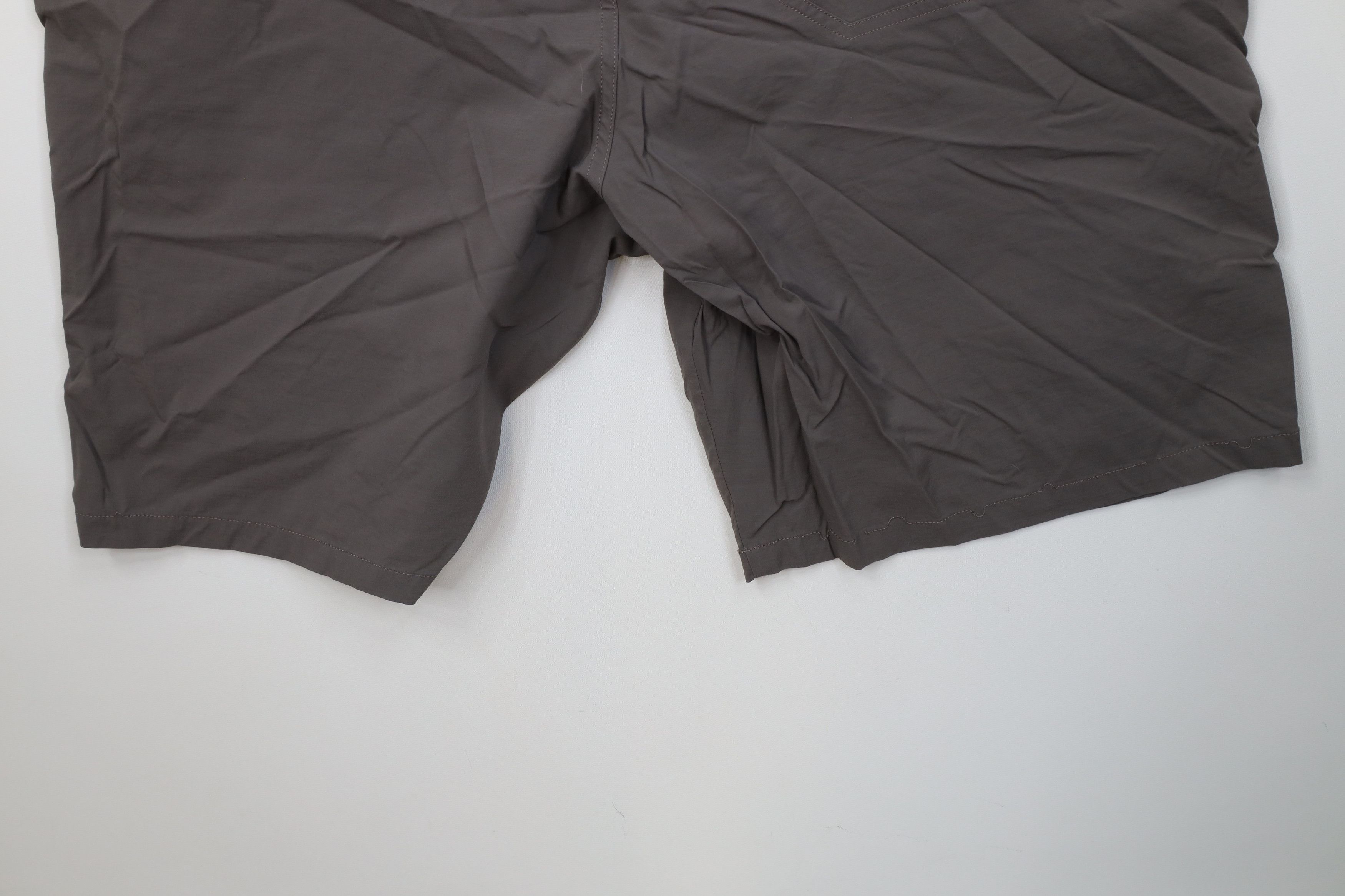 Under Armour Under Armour Fit HeatGear Above Knee Chino Golf Shorts Gray Size US 40 / EU 56 - 14 Thumbnail