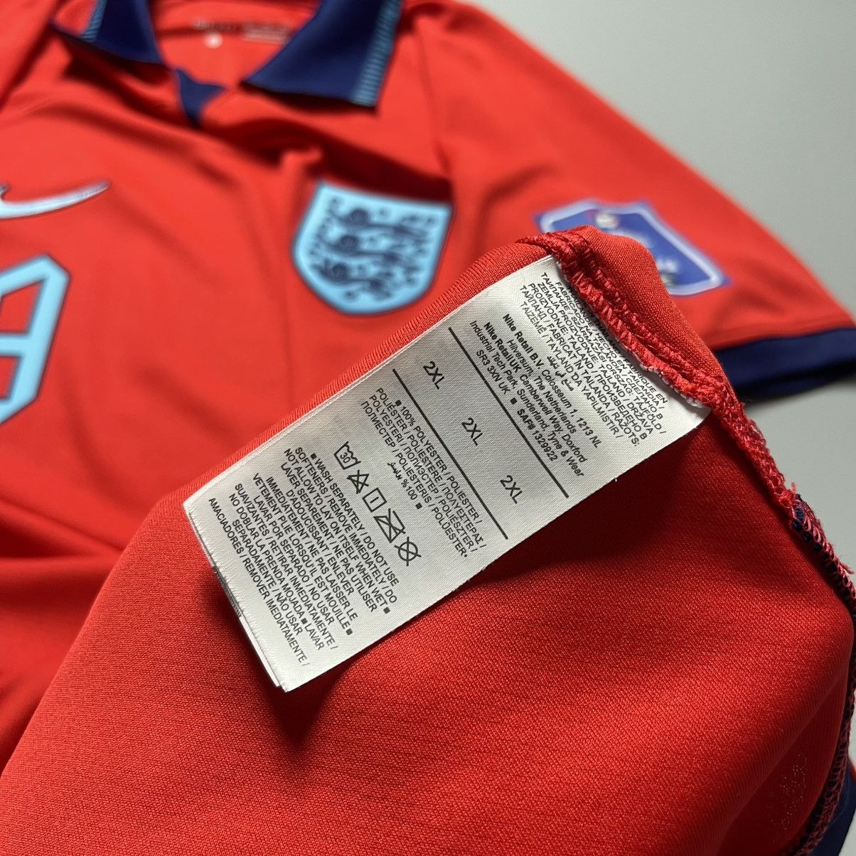 Vintage ENGLAND NIKE 2022 WORLD CUP FOOTBALL AWAY JERSEY #9 KANE Size US XXL / EU 58 / 5 - 10 Thumbnail