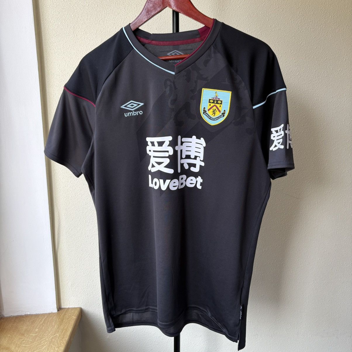 Vintage Burnley FC Jersey Umbro 2022 Blokcore T Shirt England Y2k Size US L / EU 52-54 / 3 - 1 Thumbnail