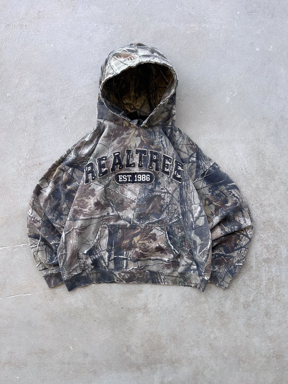 Other Vintage Essential Distressed RealTree Spell-out Hoodie Size US L / EU 52-54 / 3 - 1 Thumbnail