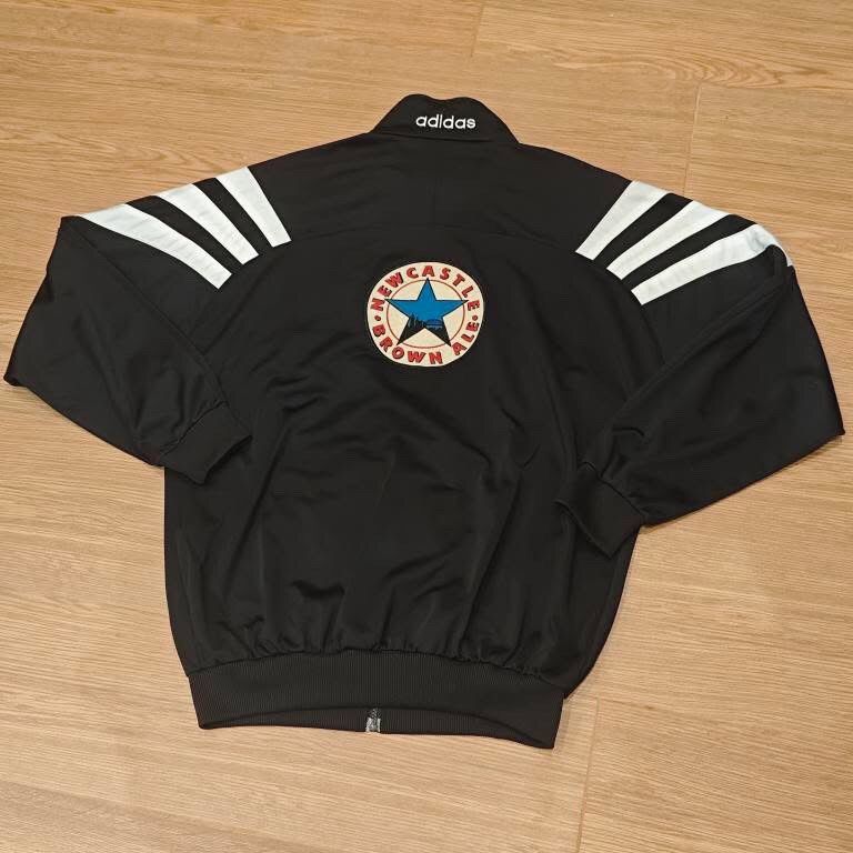 1995-96 𝙉𝙚𝙬𝙘𝙖𝙨𝙩𝙡𝙚 𝙖𝙙𝙞𝙙𝙖𝙨 𝙏𝙧𝙖𝙘𝙠 𝙅𝙖𝙘𝙠𝙚𝙩 - 9/10 - (𝙇)