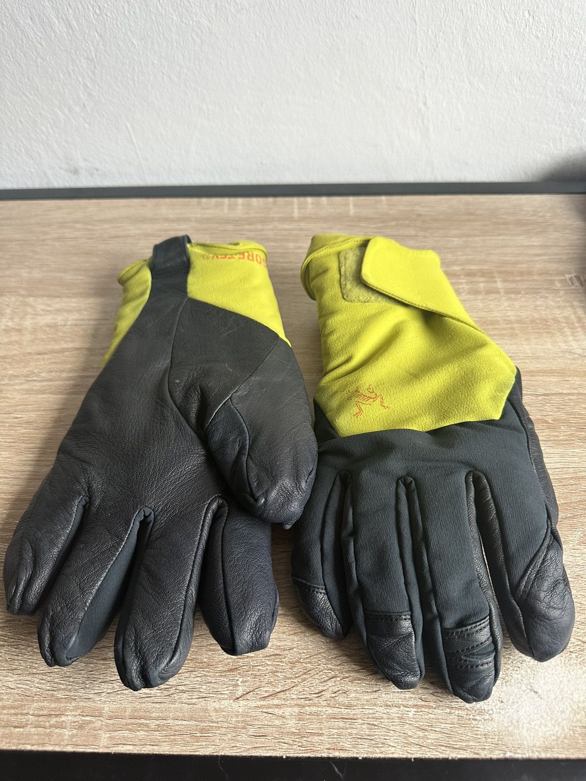 Arc'teryx Arzteryx Gloves Size 32 - 2 Thumbnail