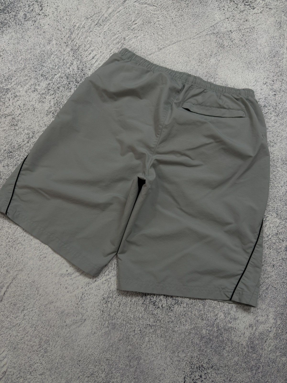 Nike Vintage Nike shorts streetwear swoosh casual y2k size L Size US 34 / EU 50 - 9 Thumbnail