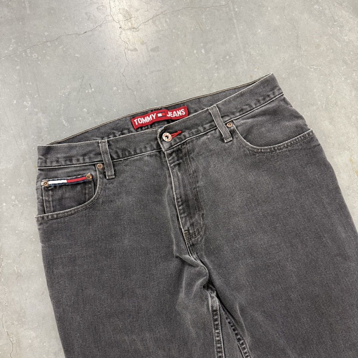 Tommy Hilfiger × Vintage Crazy Vintage Y2K Baggy Wide Leg Faded Black Tommy Jeans Size US 33 - 3 Thumbnail